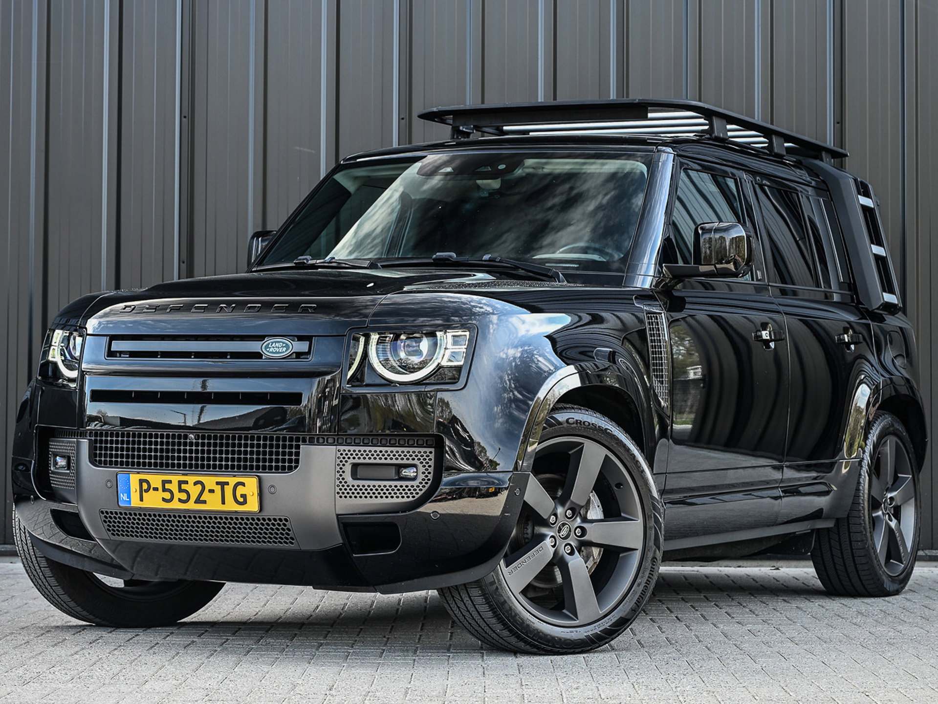 Land Rover Defender - 0