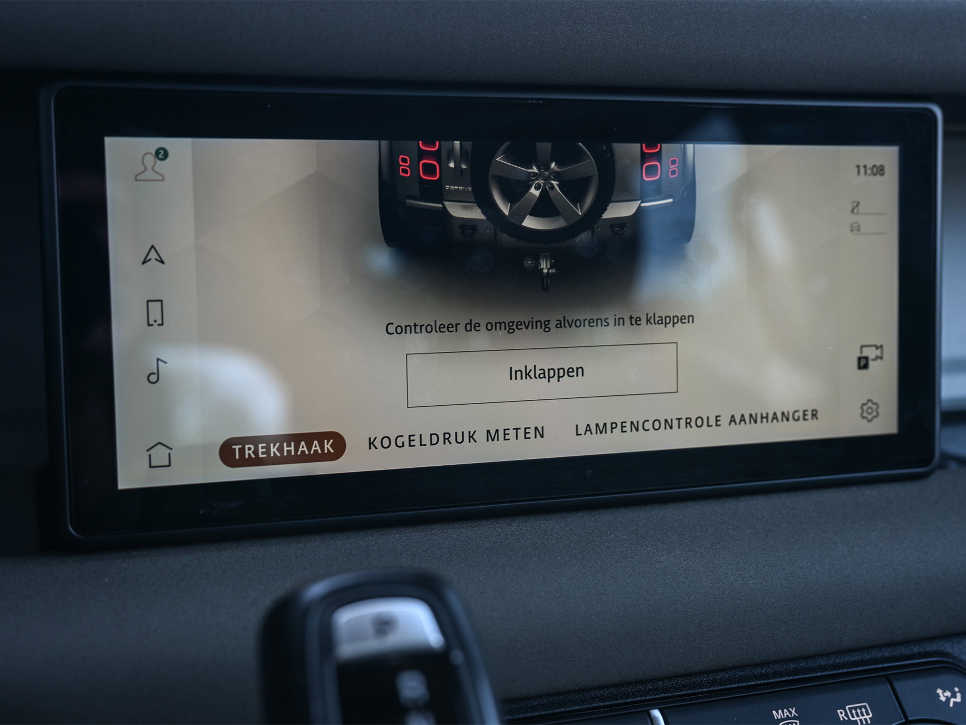 Land Rover Defender - 25