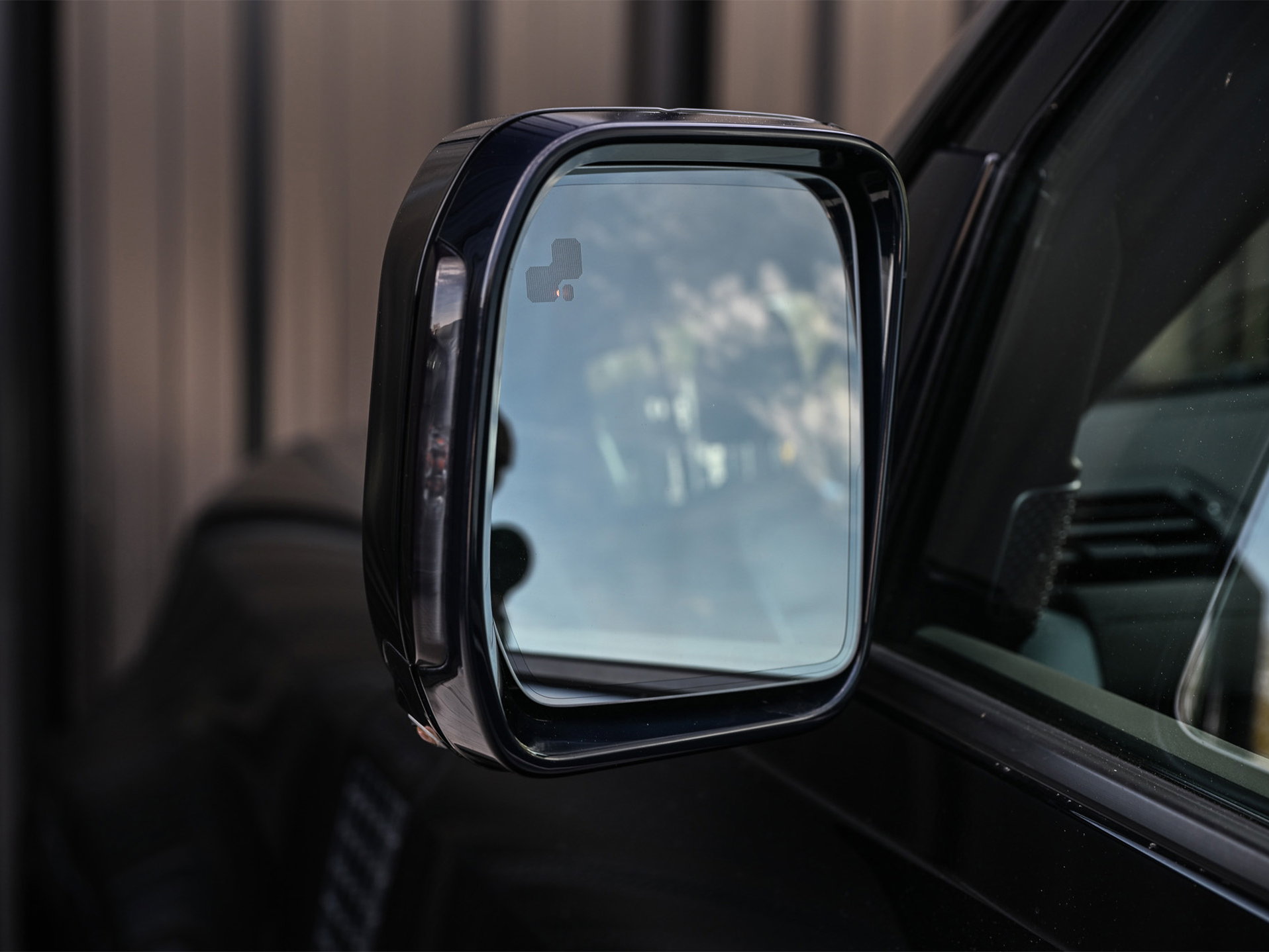 Land Rover Defender - 29