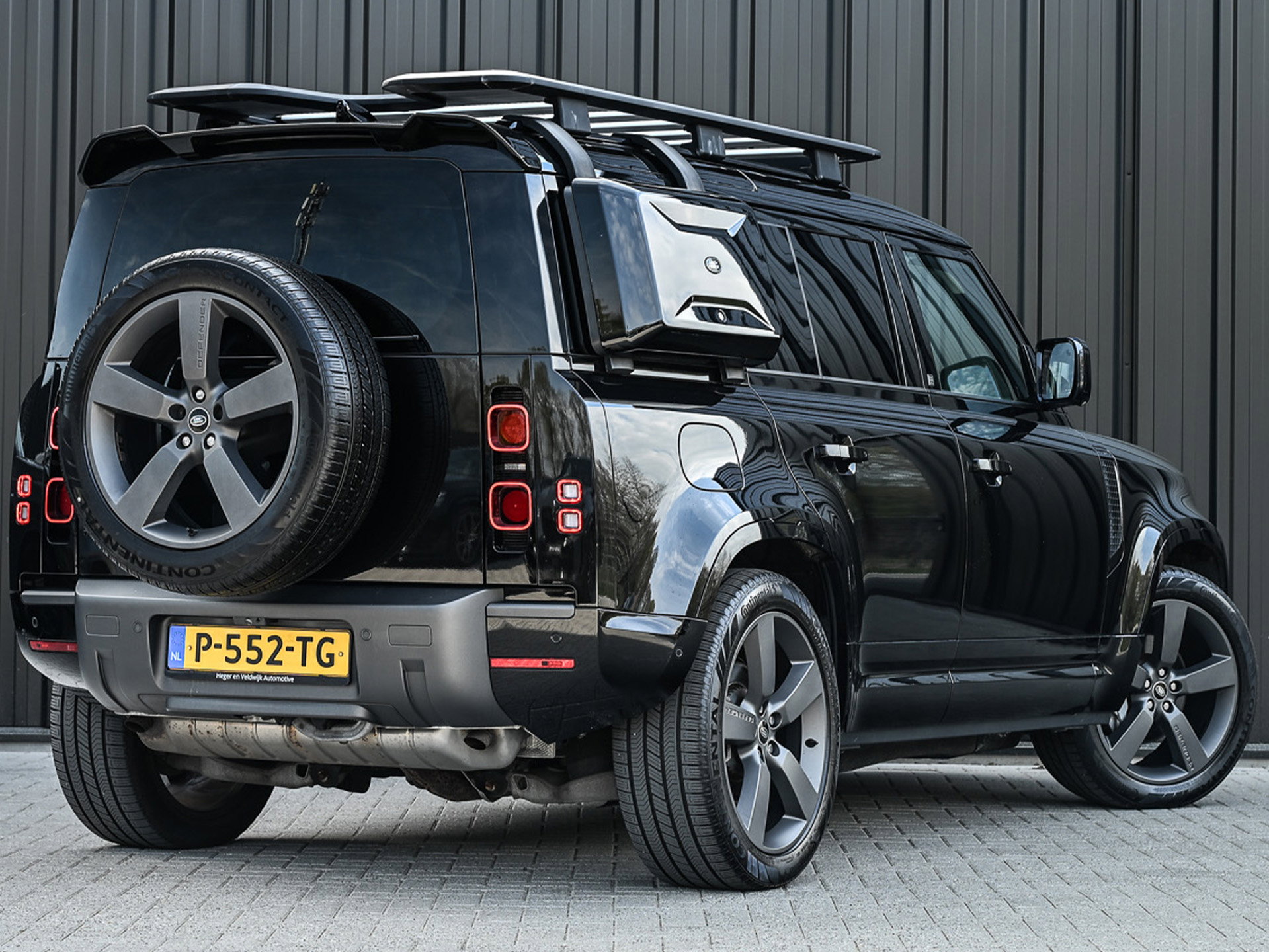 Land Rover Defender - 2