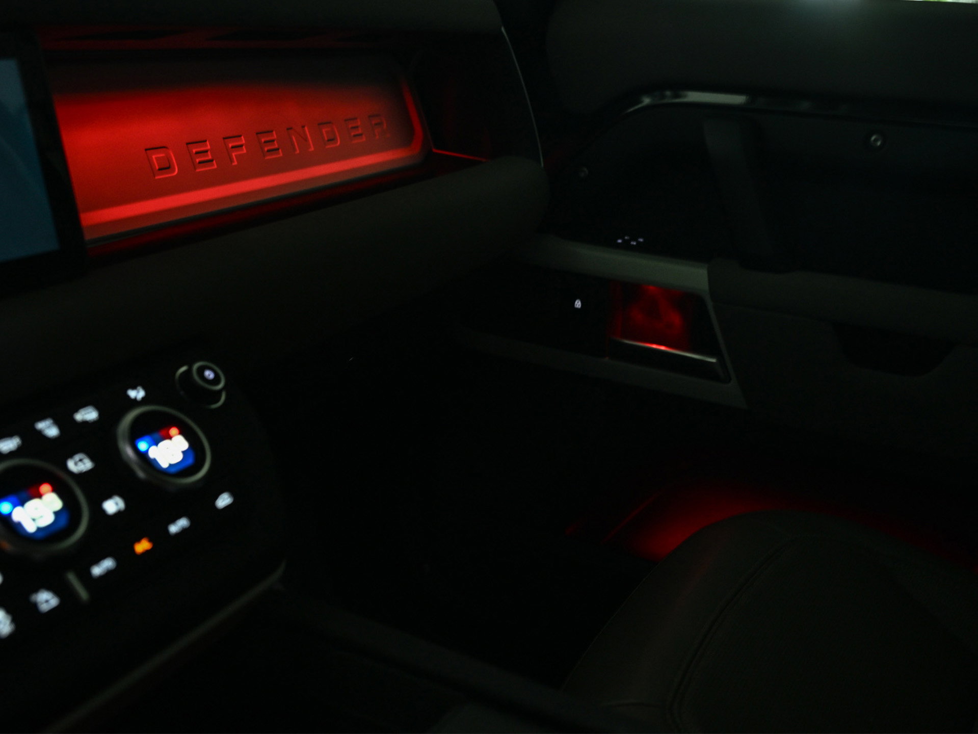 Land Rover Defender - 44