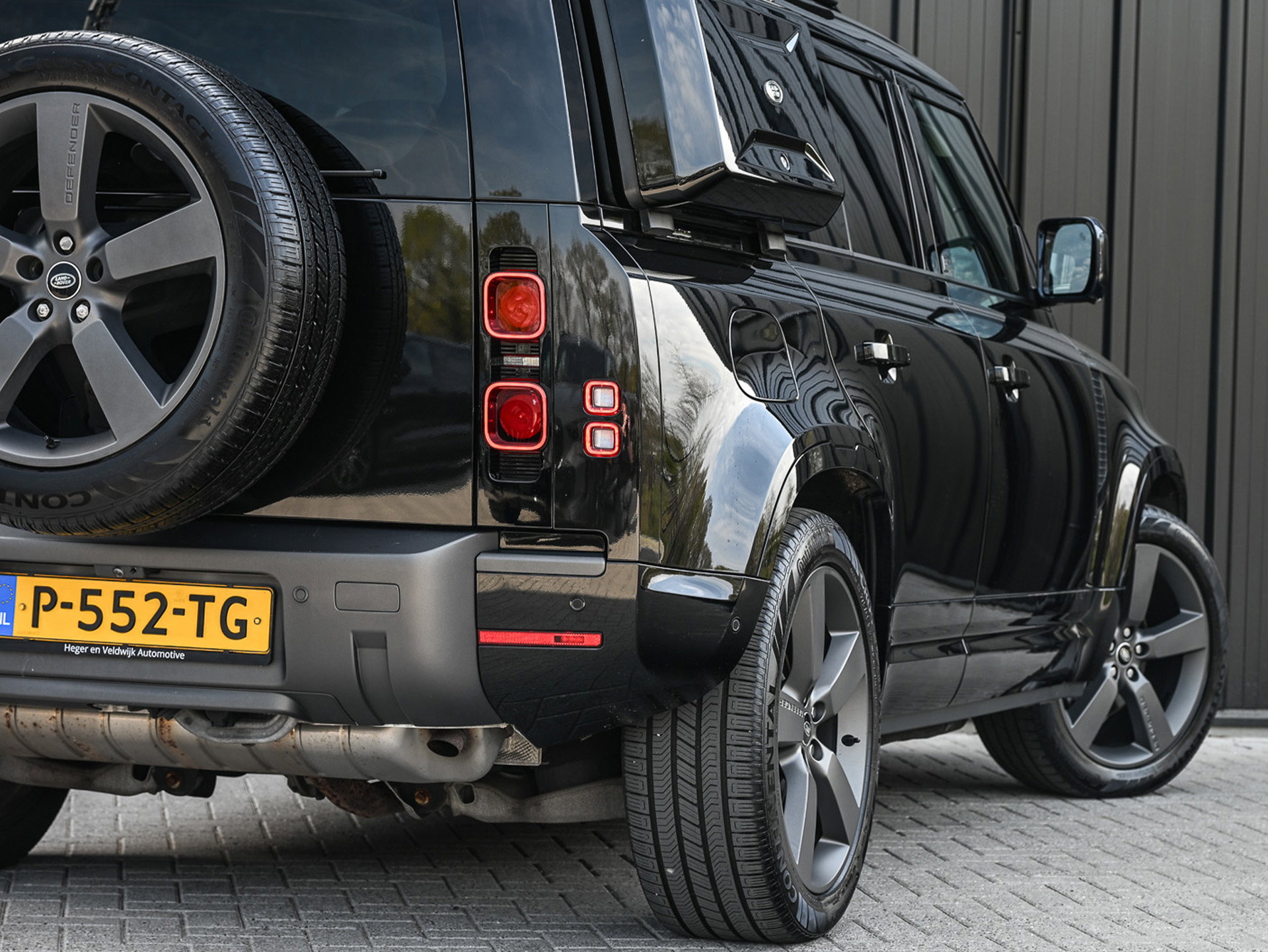 Land Rover Defender - 48