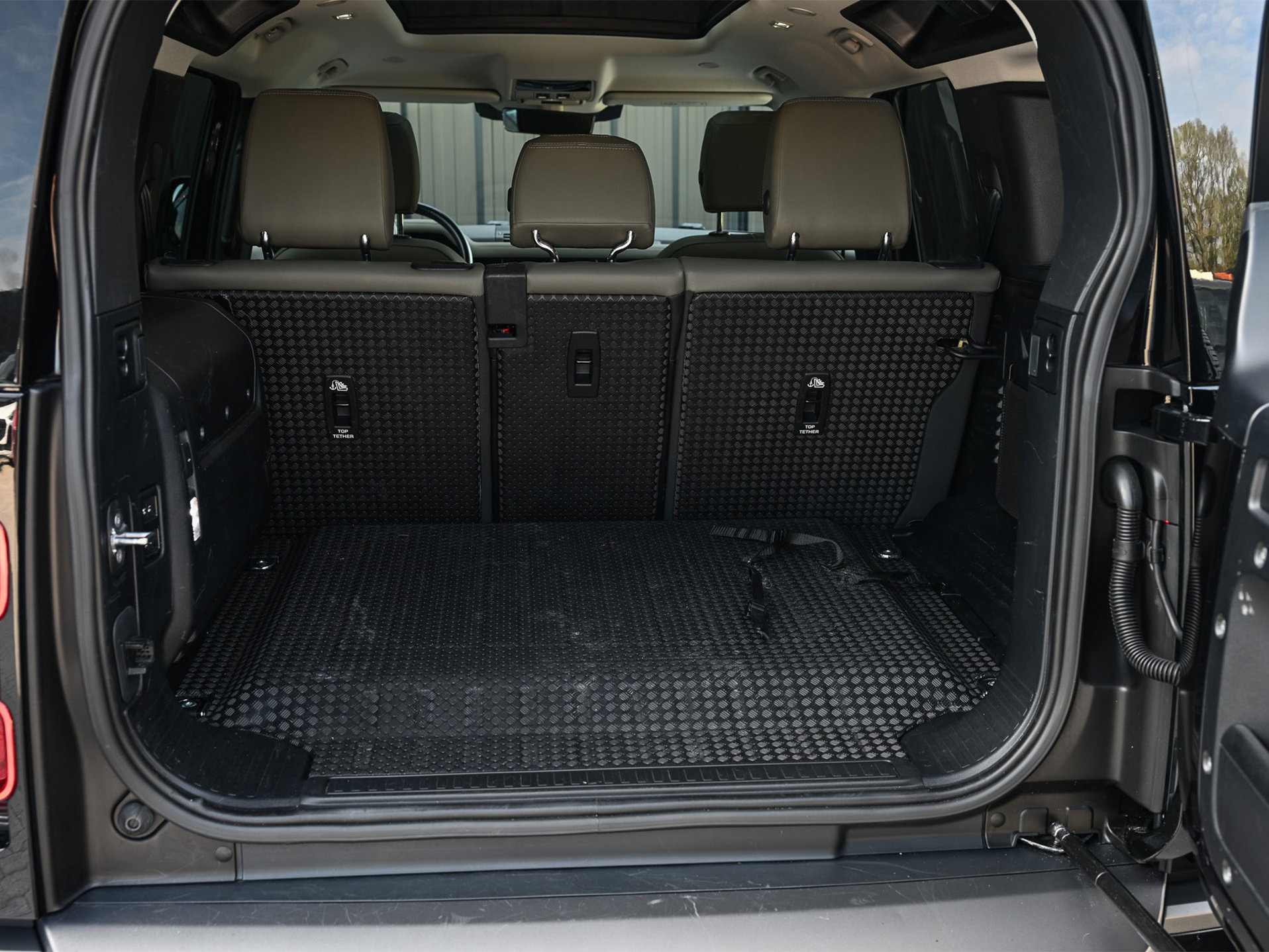 Land Rover Defender - 49