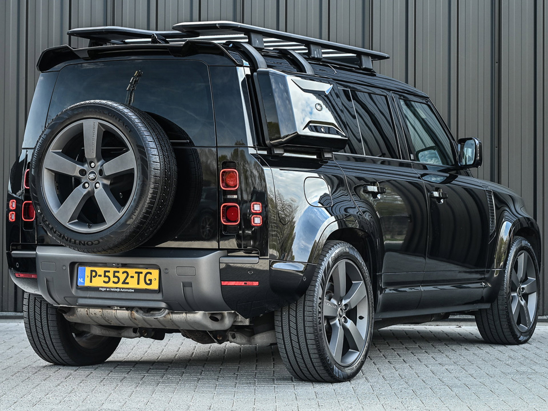 Land Rover Defender - 7