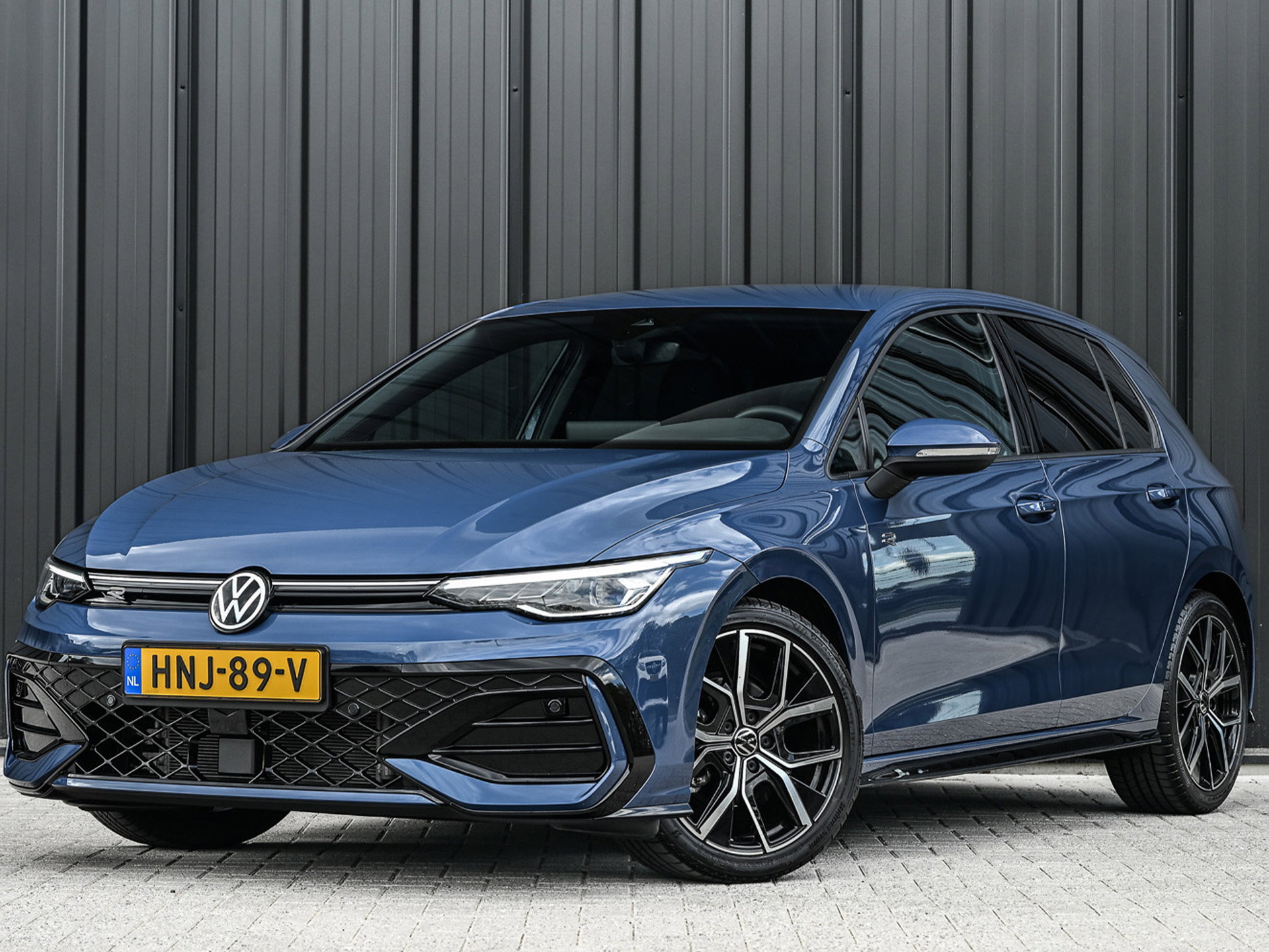 Volkswagen Golf - 0