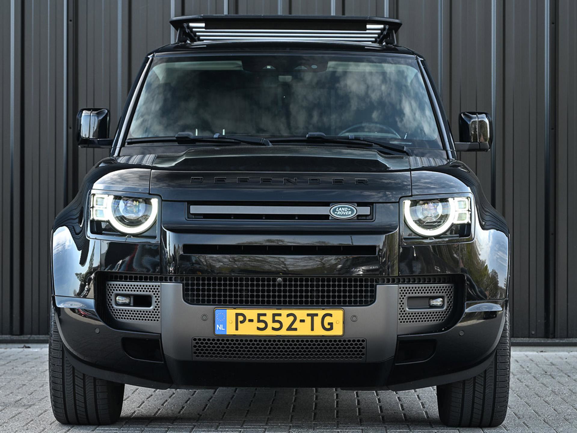 Land Rover Defender - 26
