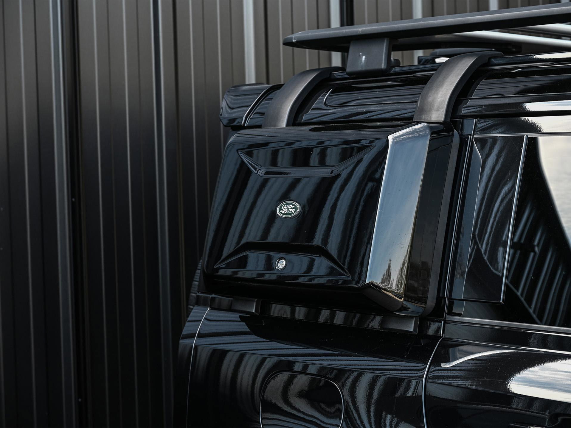 Land Rover Defender - 30