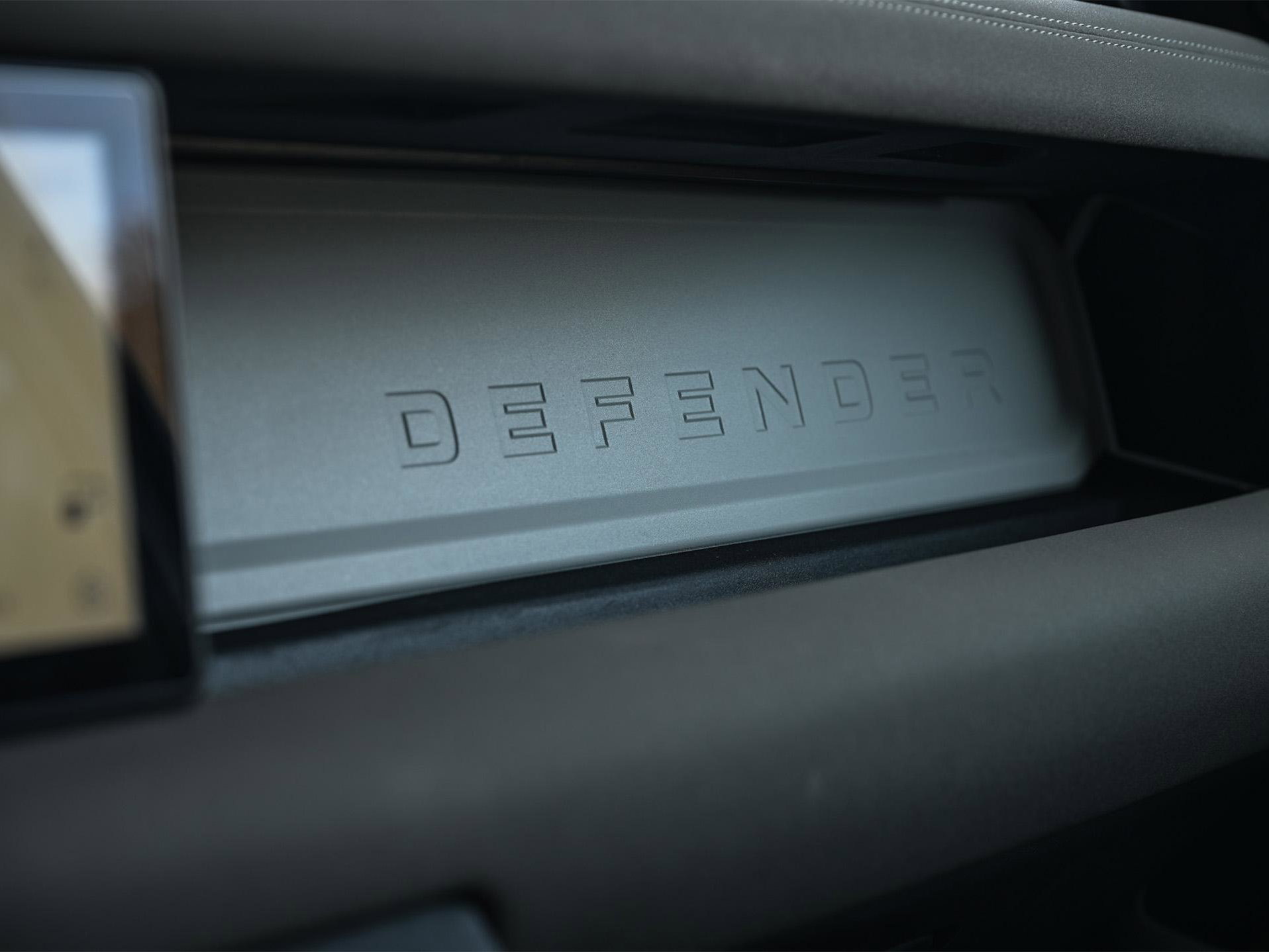 Land Rover Defender - 36