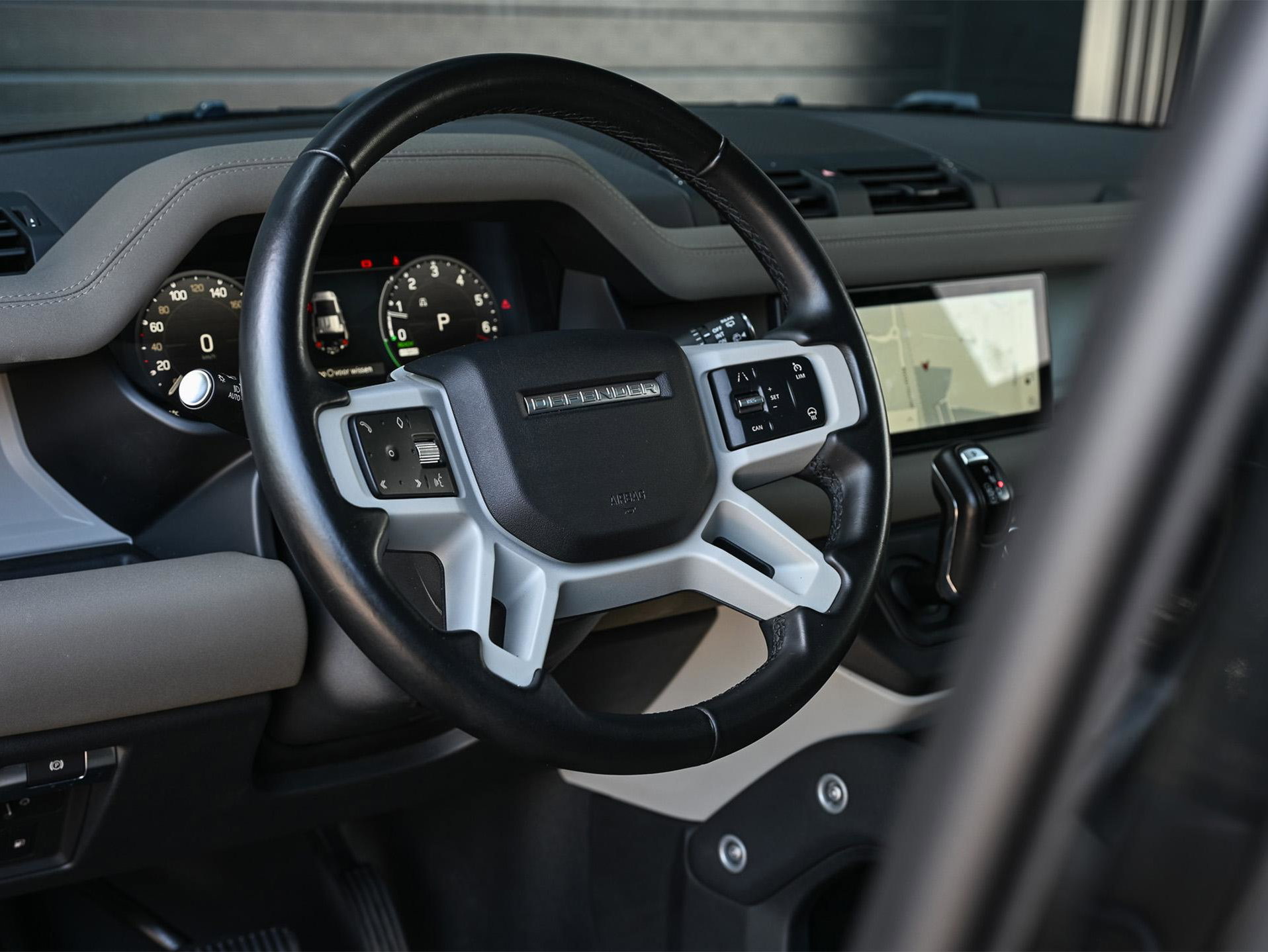 Land Rover Defender - 37