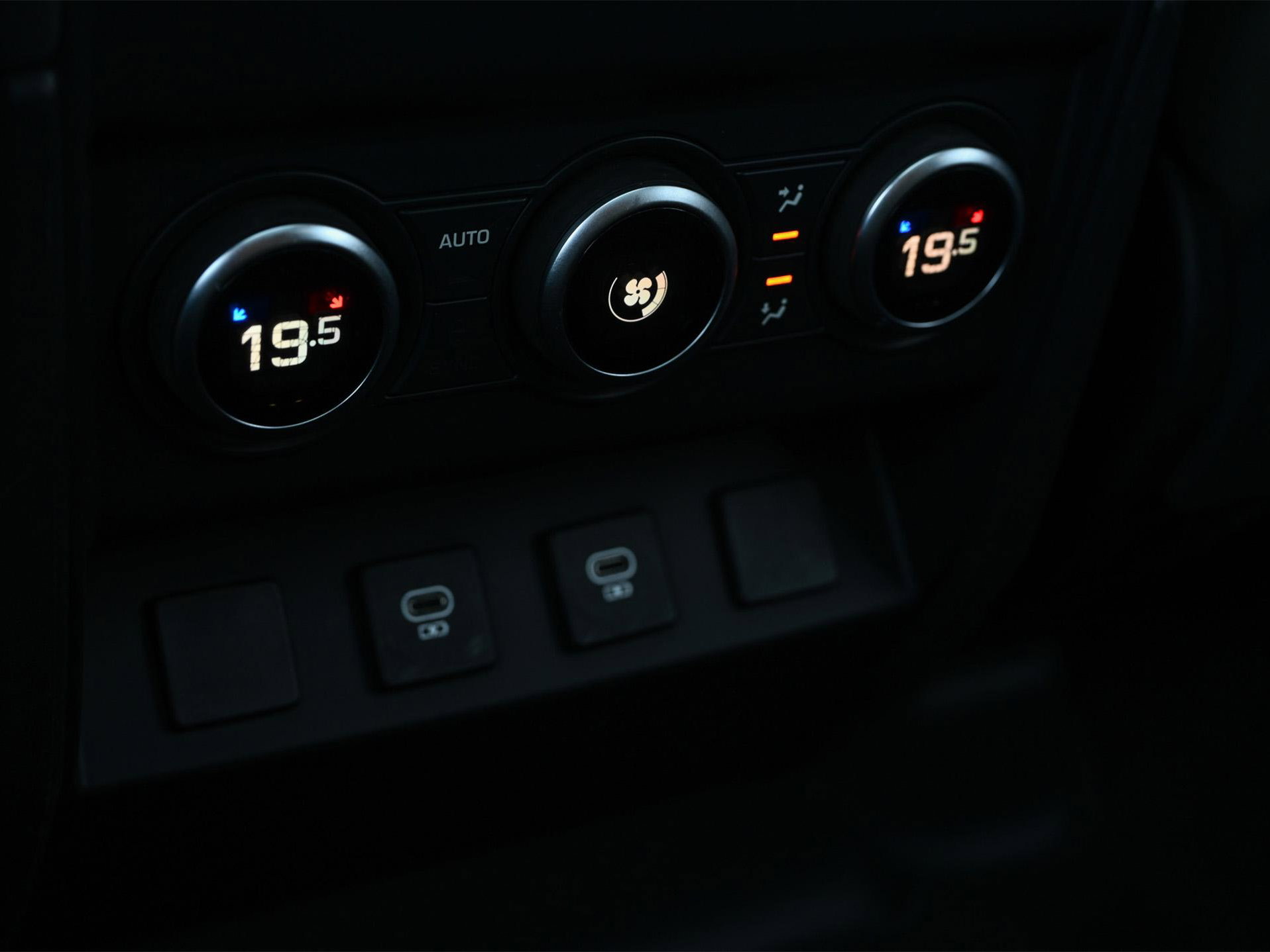 Land Rover Defender - 38
