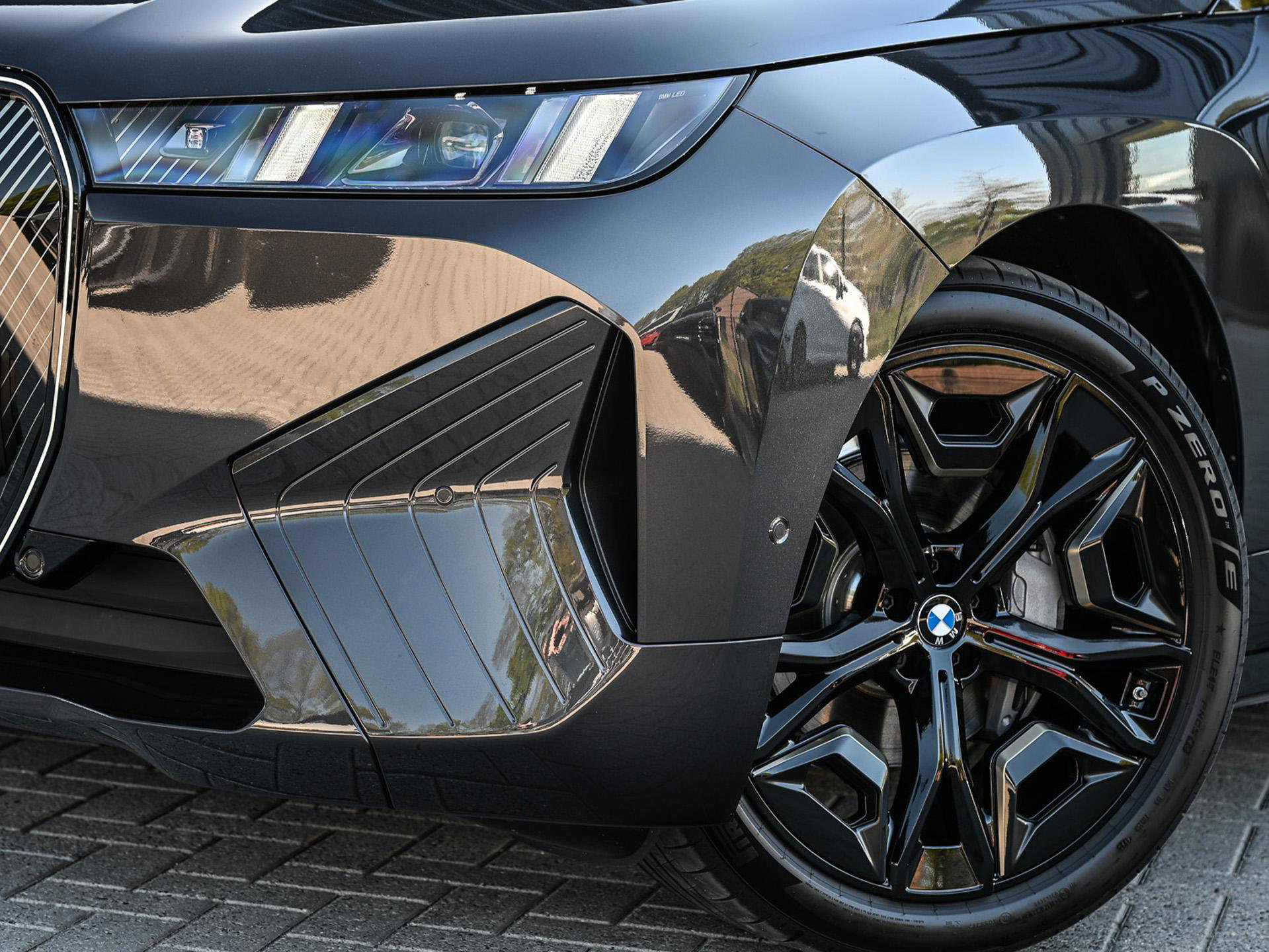 BMW iX - 8