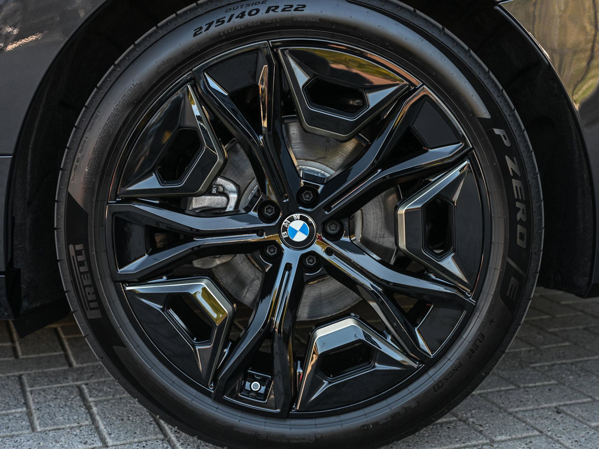 BMW iX - 9