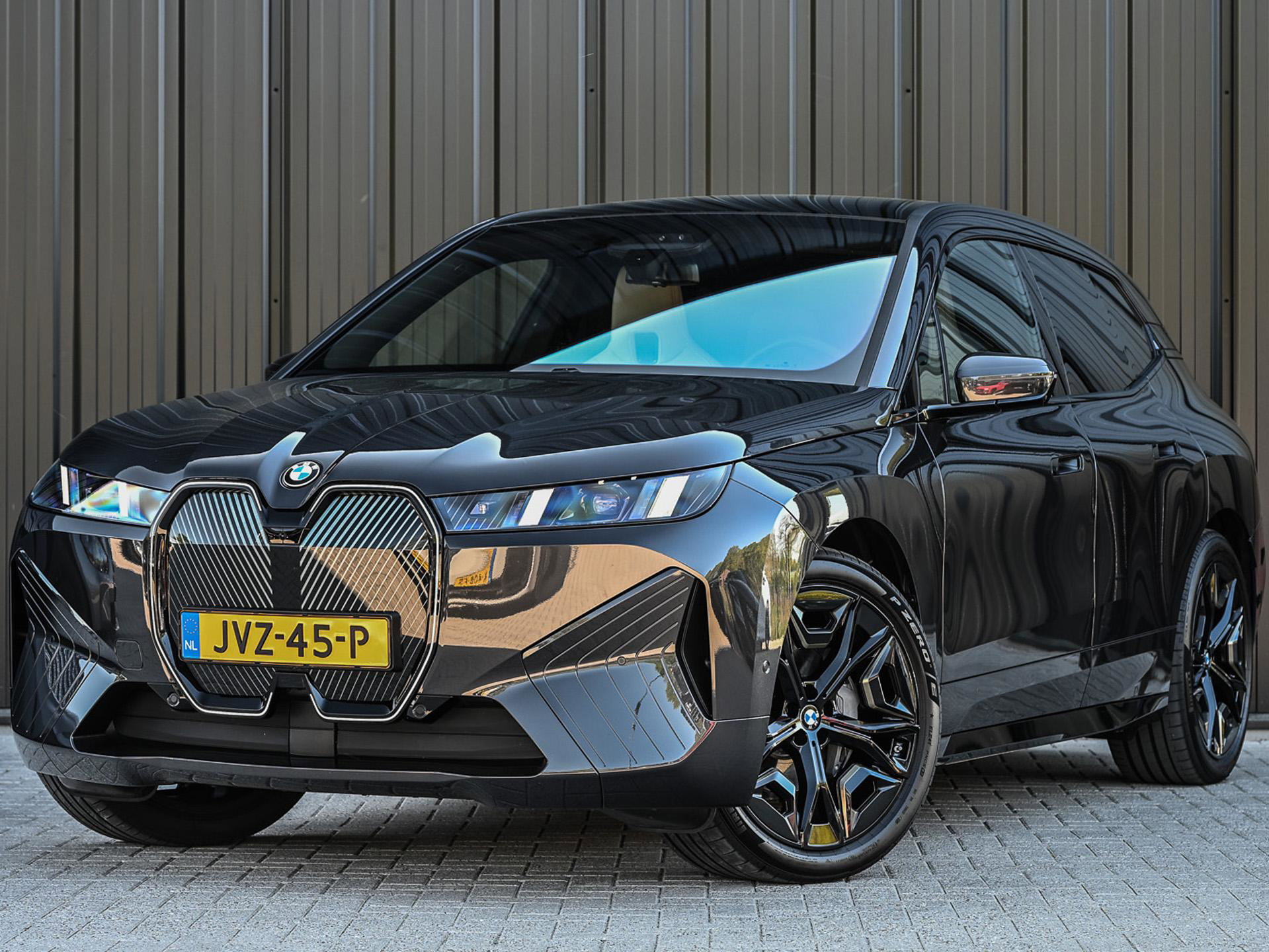 BMW iX - 0