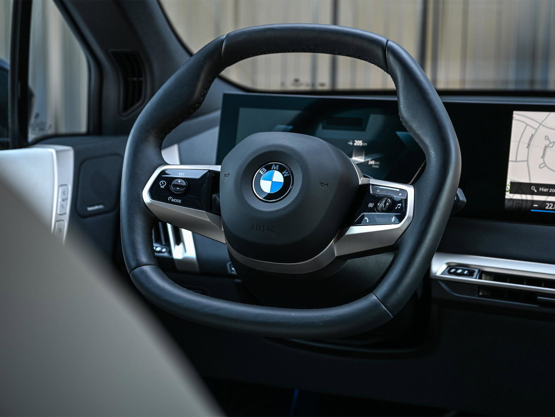 BMW iX - 43