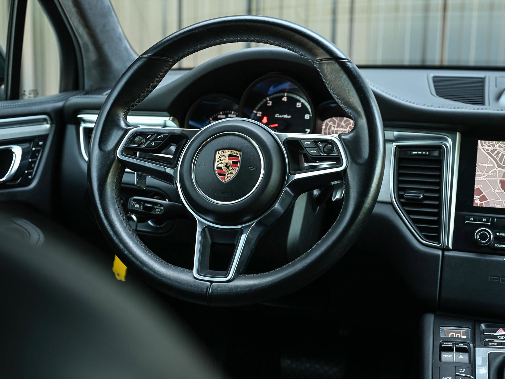Porsche Macan - 32