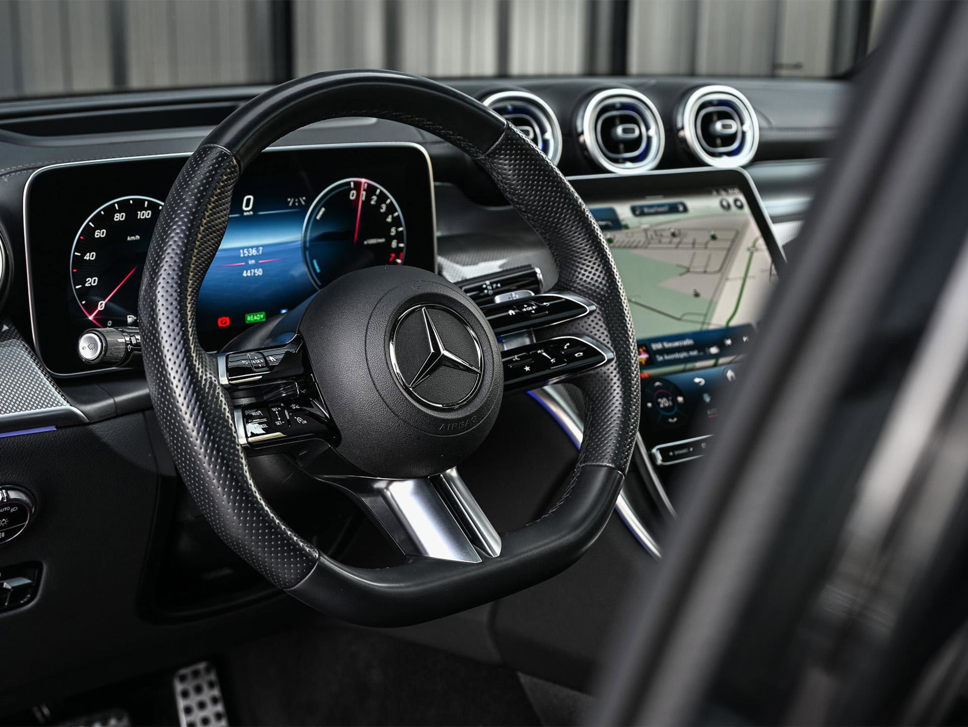 Mercedes-Benz GLC - 31