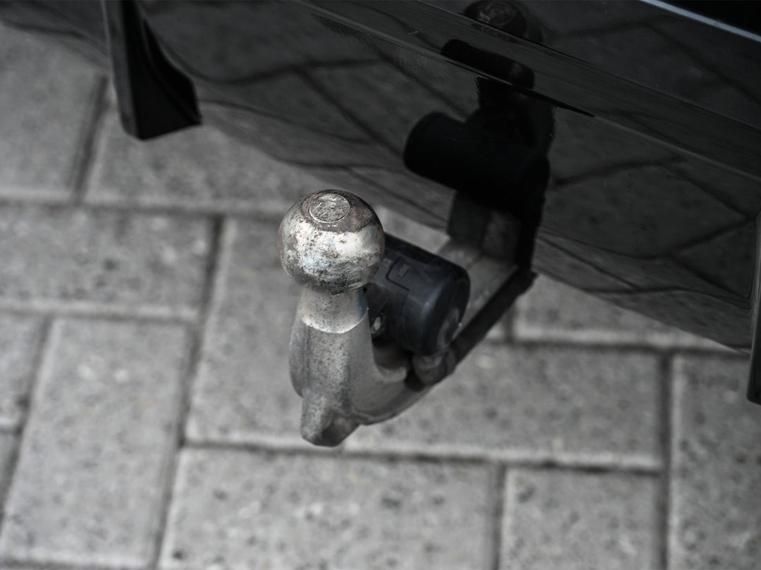 Trekhaak met elektrisch wegklapbare kogel