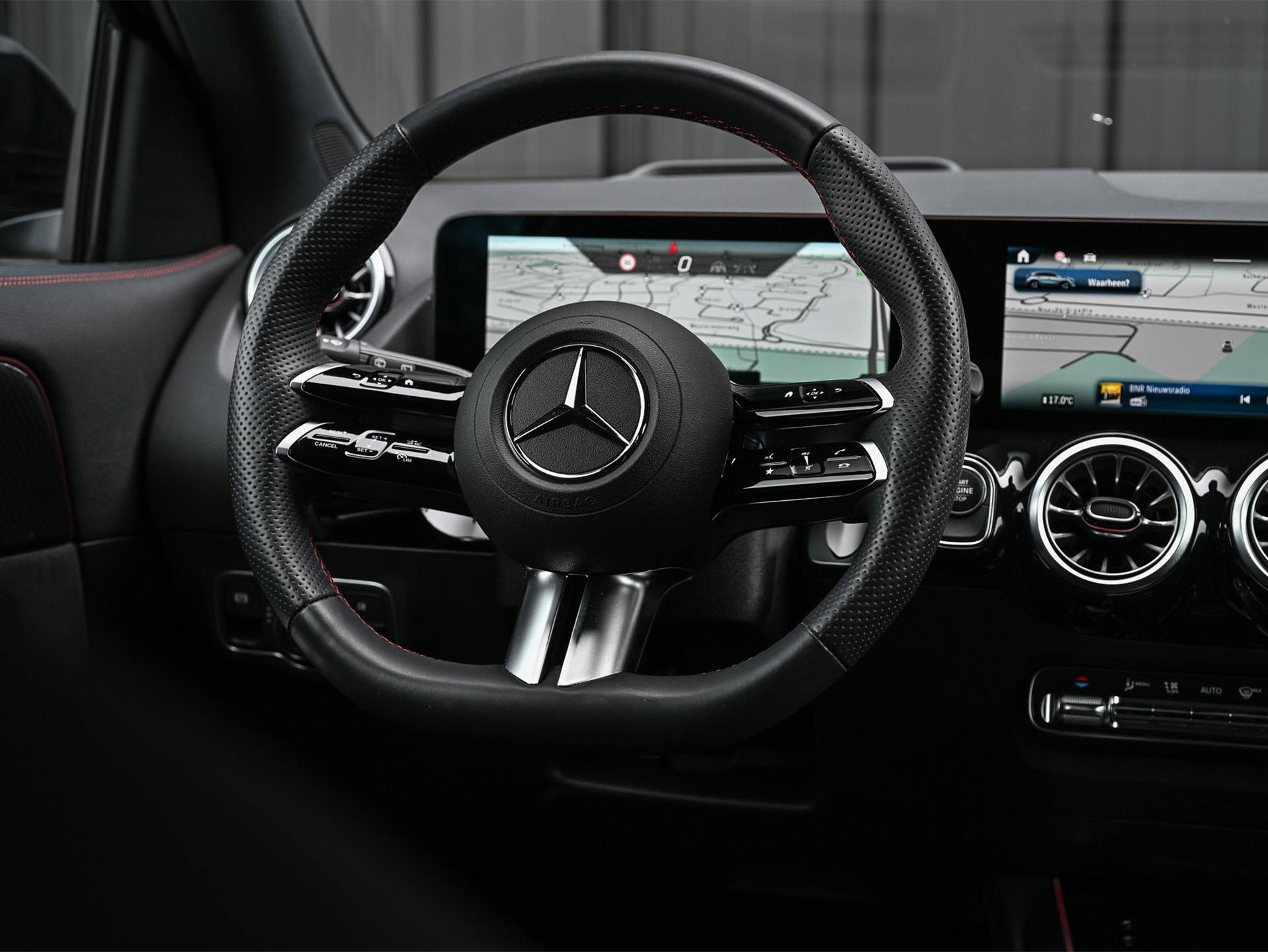 Mercedes-Benz GLA - 37