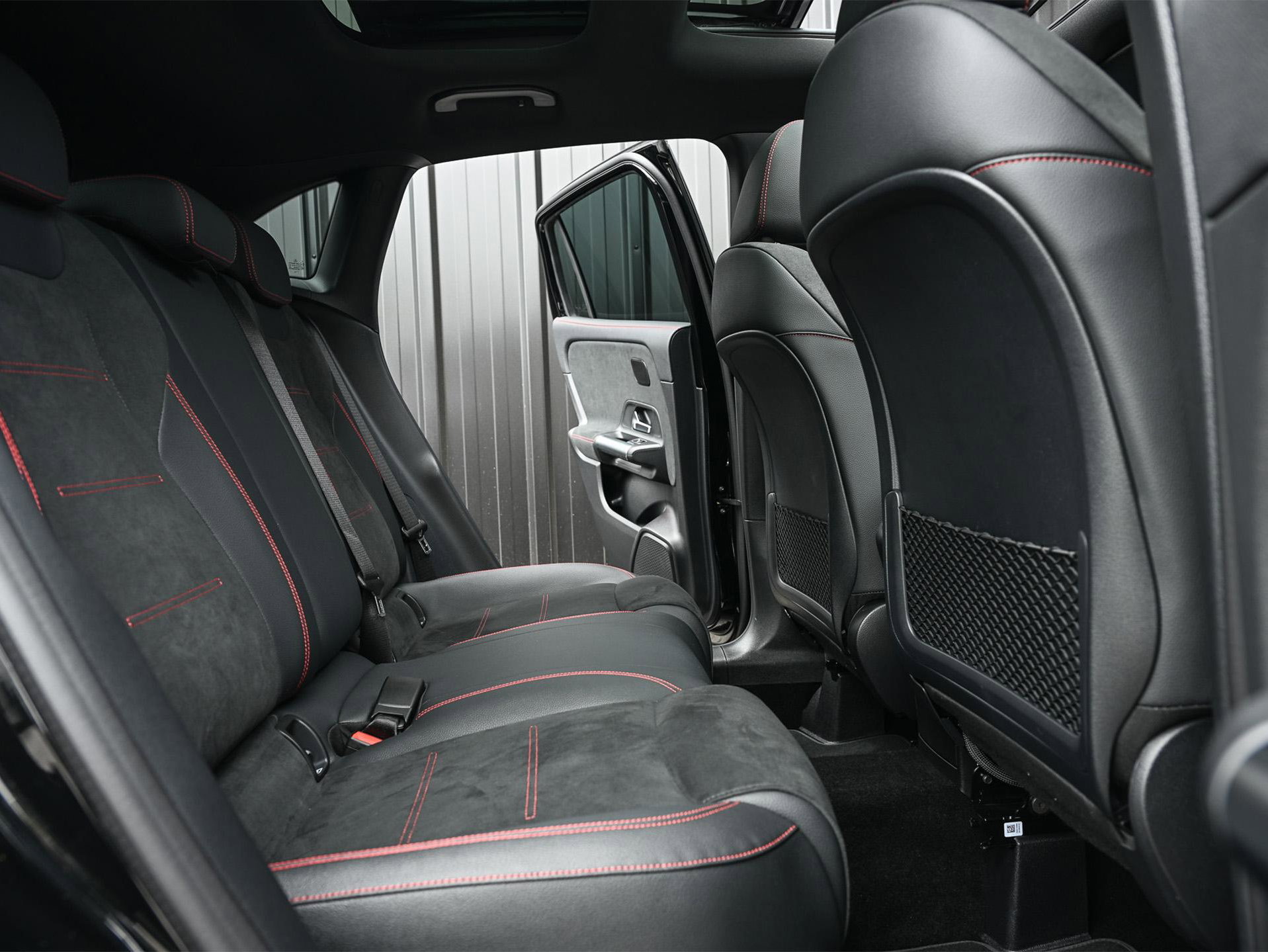 Mercedes-Benz GLA - 41