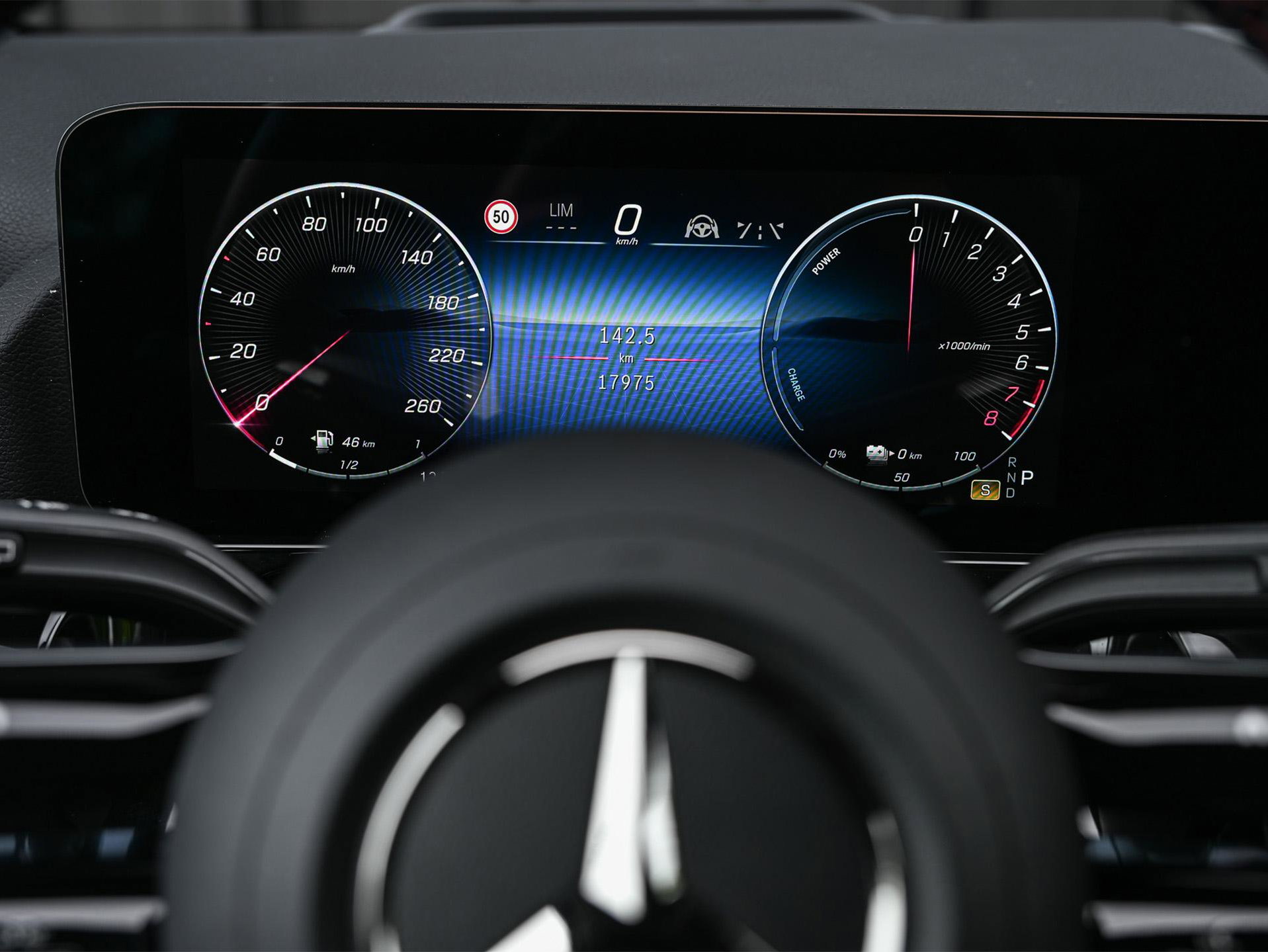 Mercedes-Benz GLA - 4