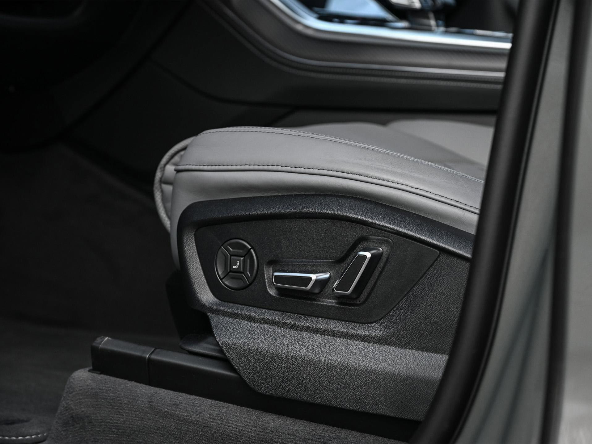 Audi Q8 - 12