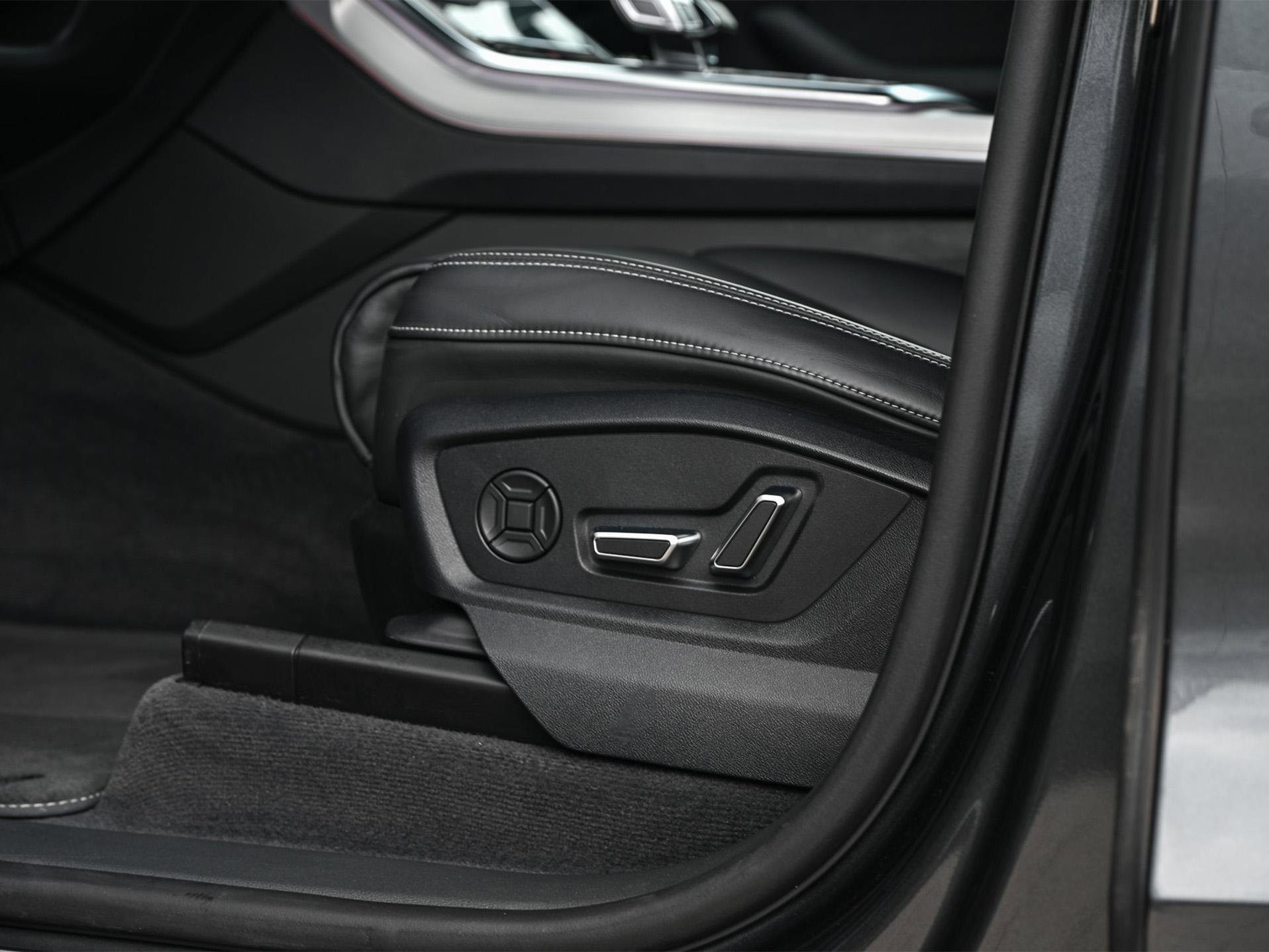 Audi Q8 - 12