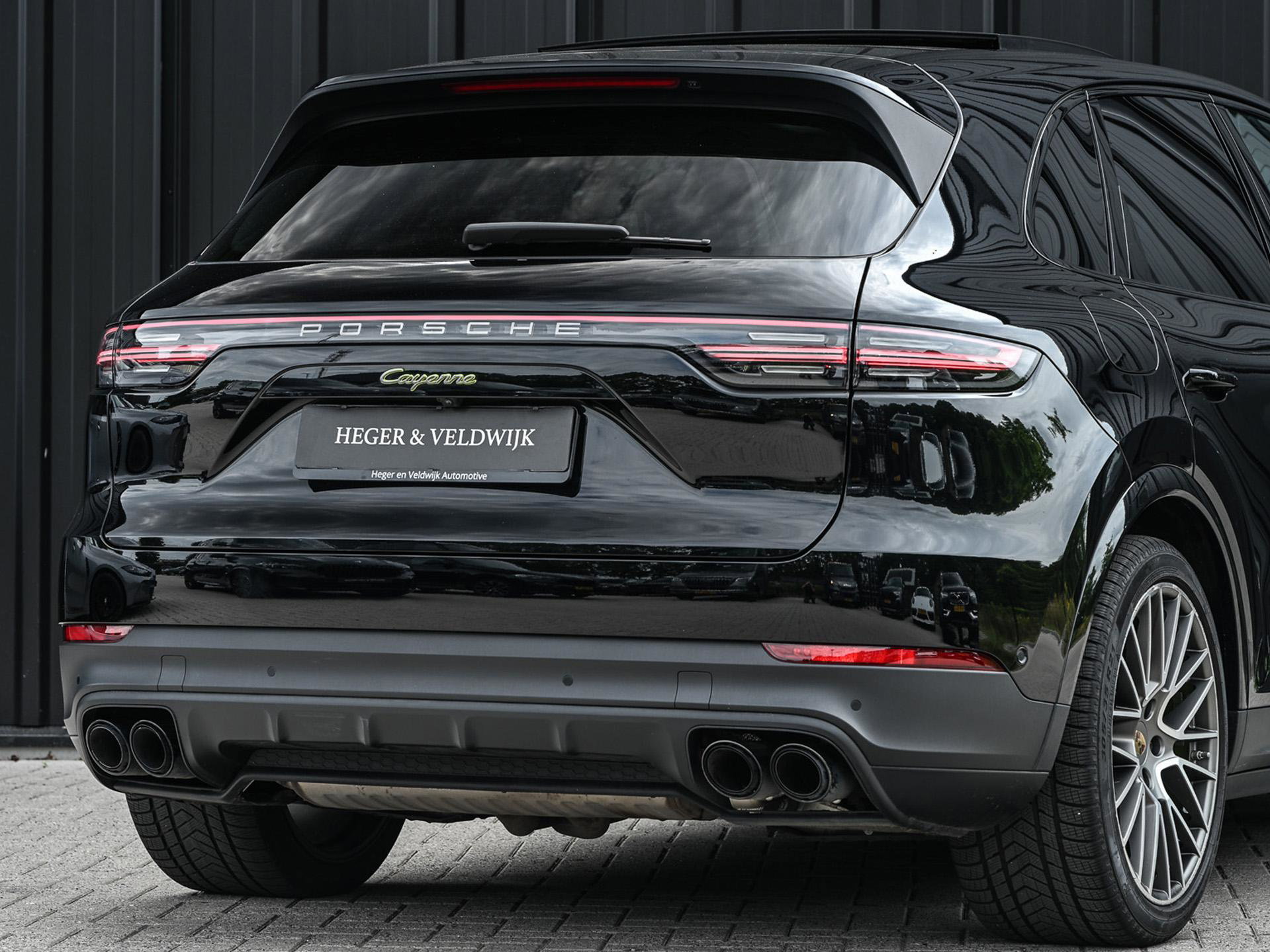 Porsche Cayenne - 32