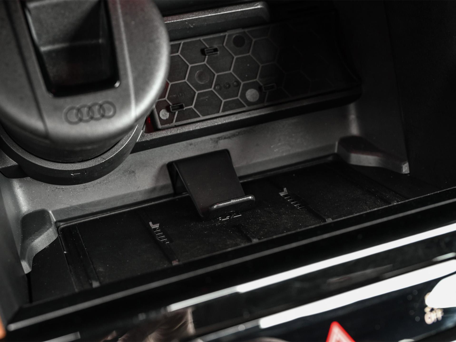 Audi Q6 e-tron - 38