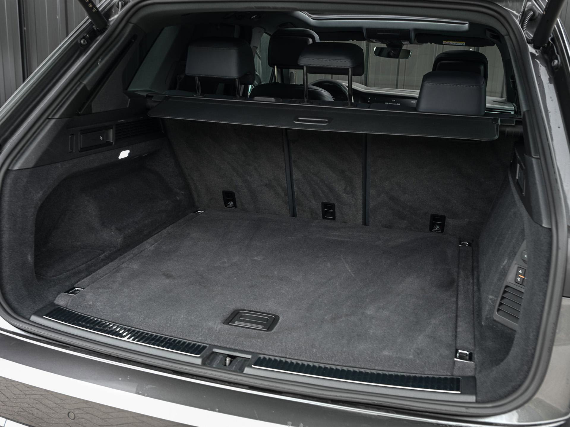 Volkswagen Touareg - 43