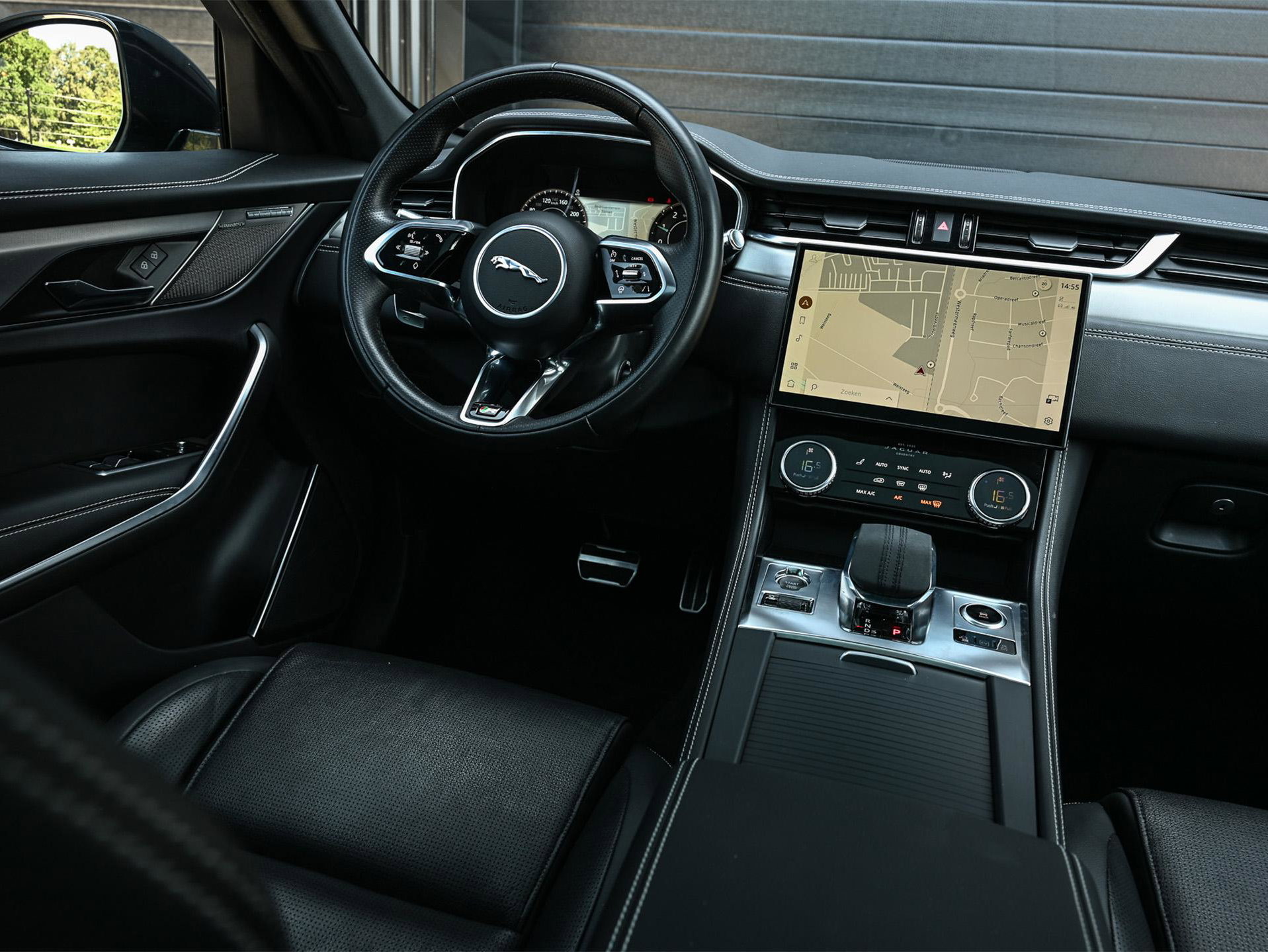 Jaguar F-Pace - 10