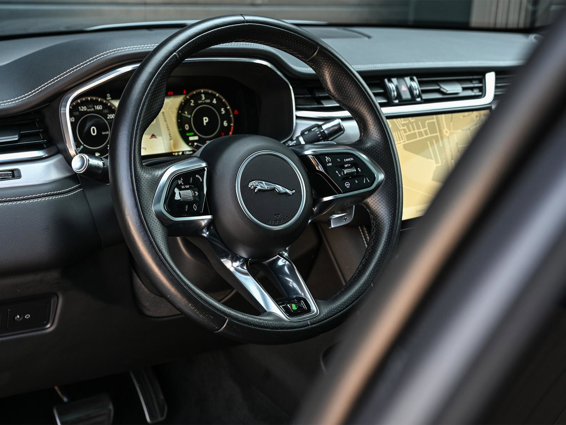 Jaguar F-Pace - 25