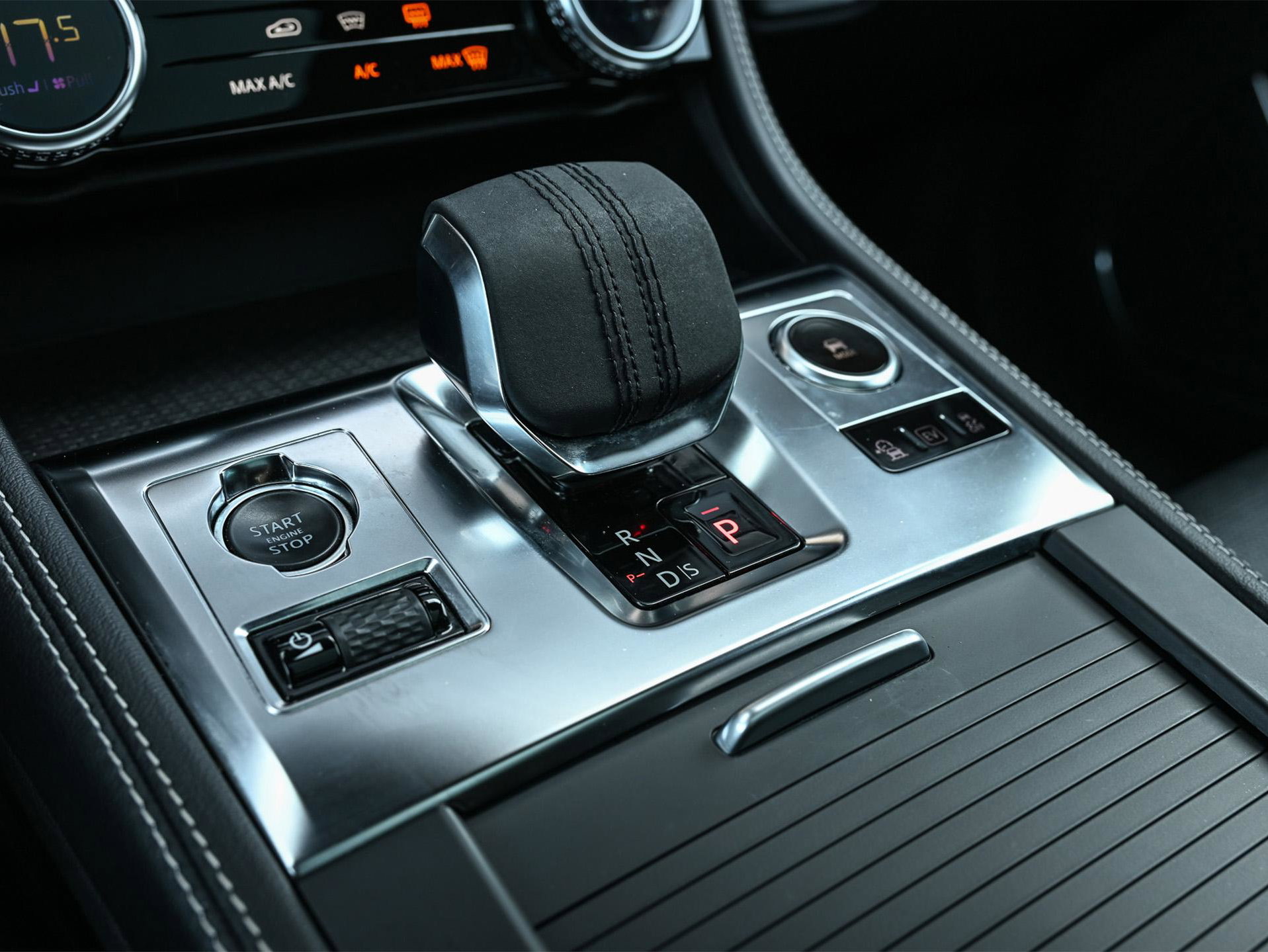 Jaguar F-Pace - 29