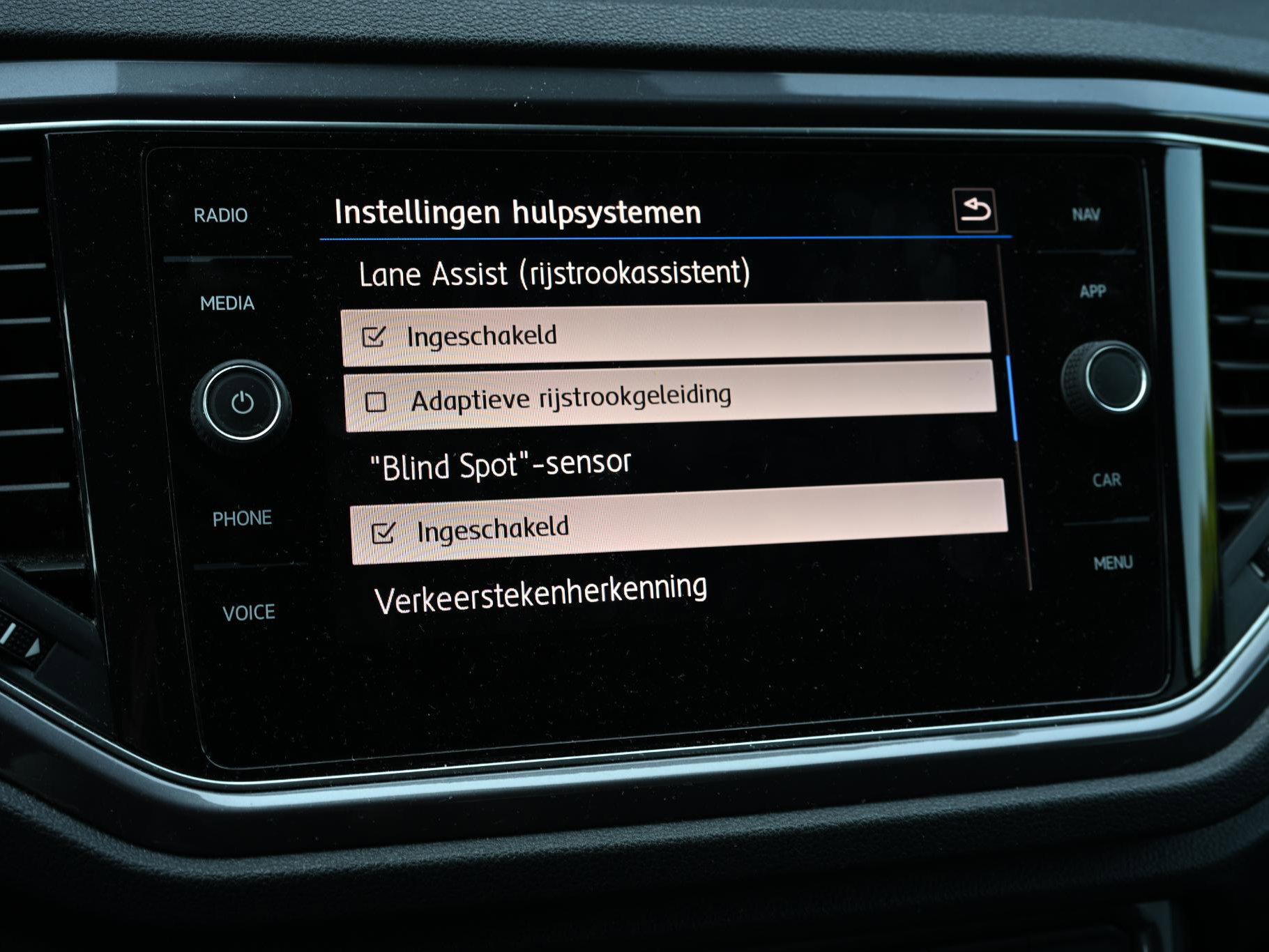 Volkswagen T-Roc - 12