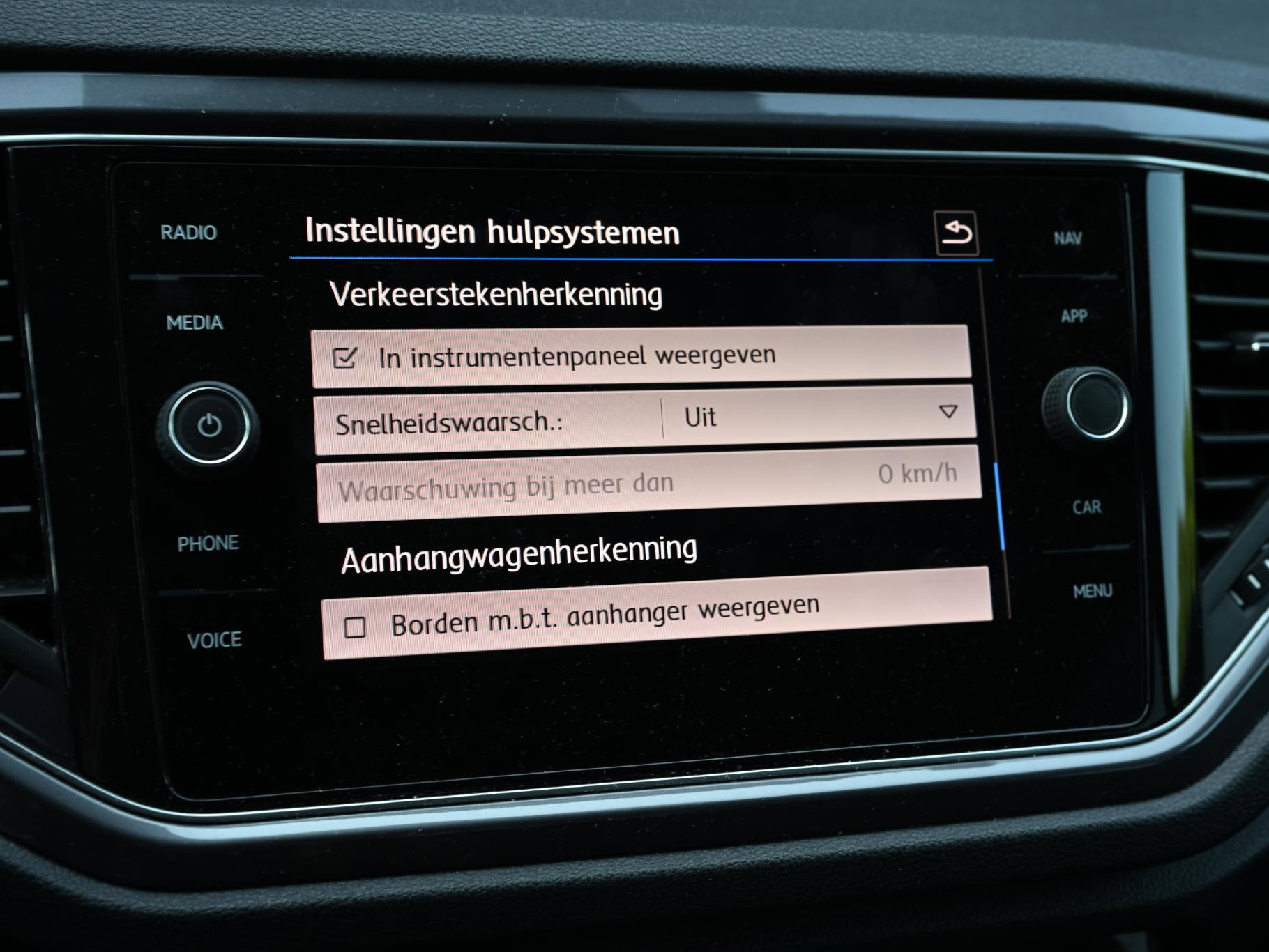 Volkswagen T-Roc - 13
