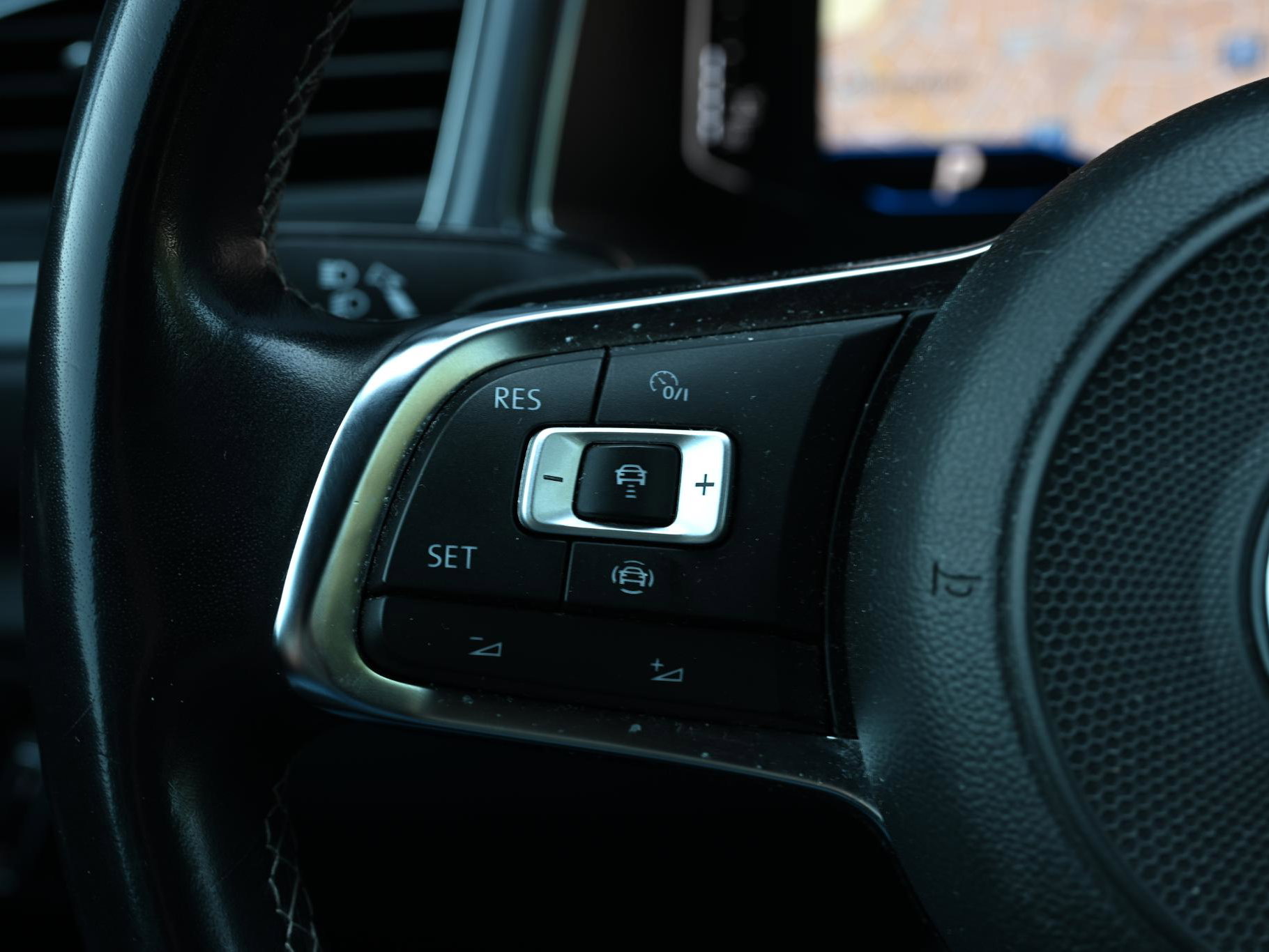 Volkswagen T-Roc - 3