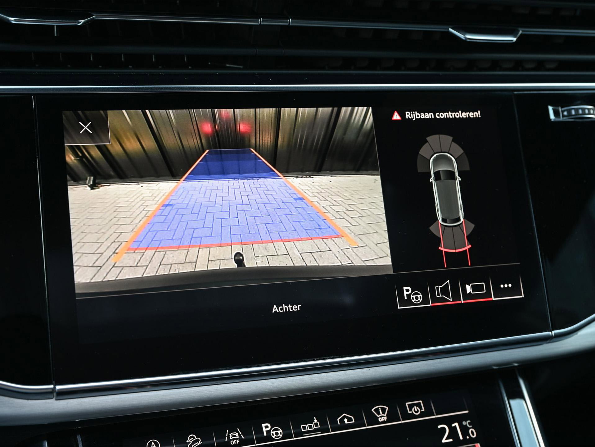 Audi Q8 - 18