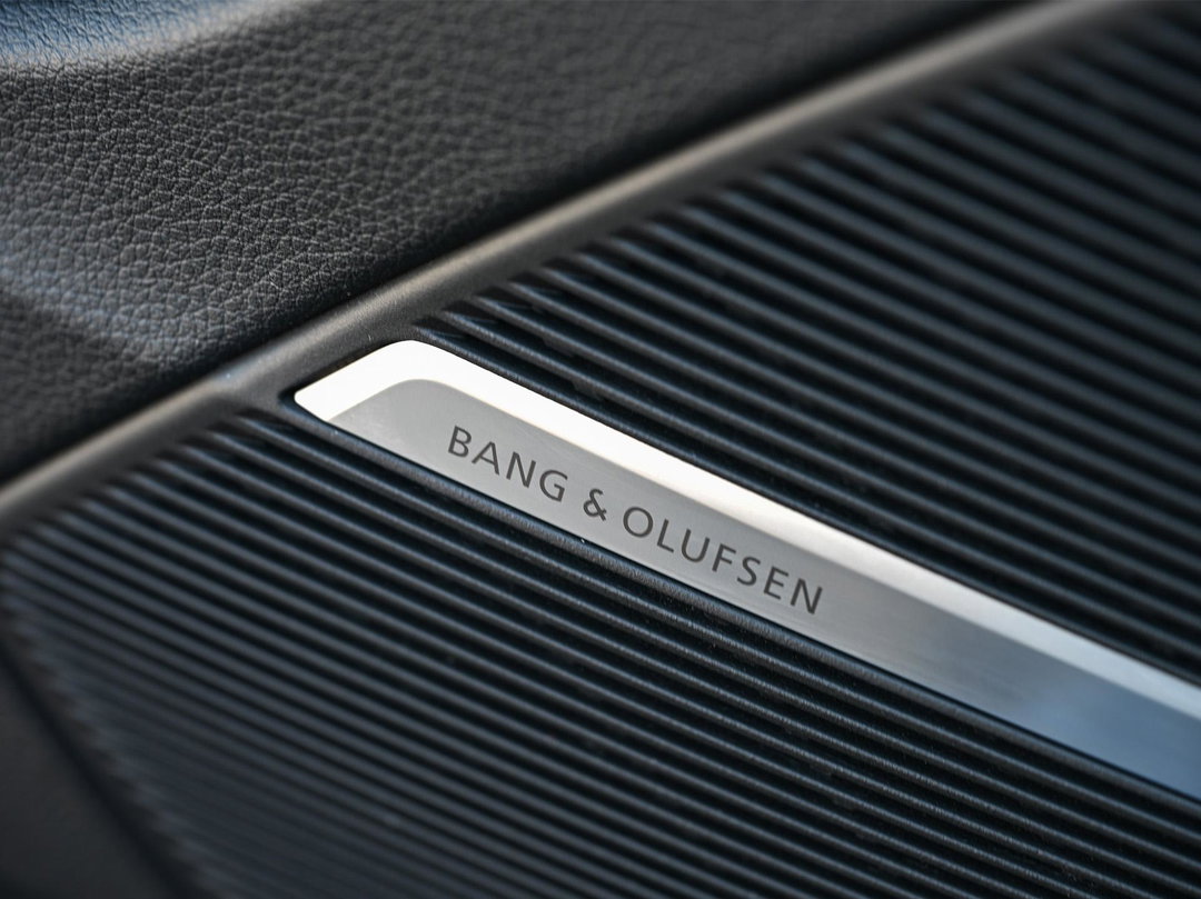 Bang & Olufsen Premium soundsystem met 3D sound vóór