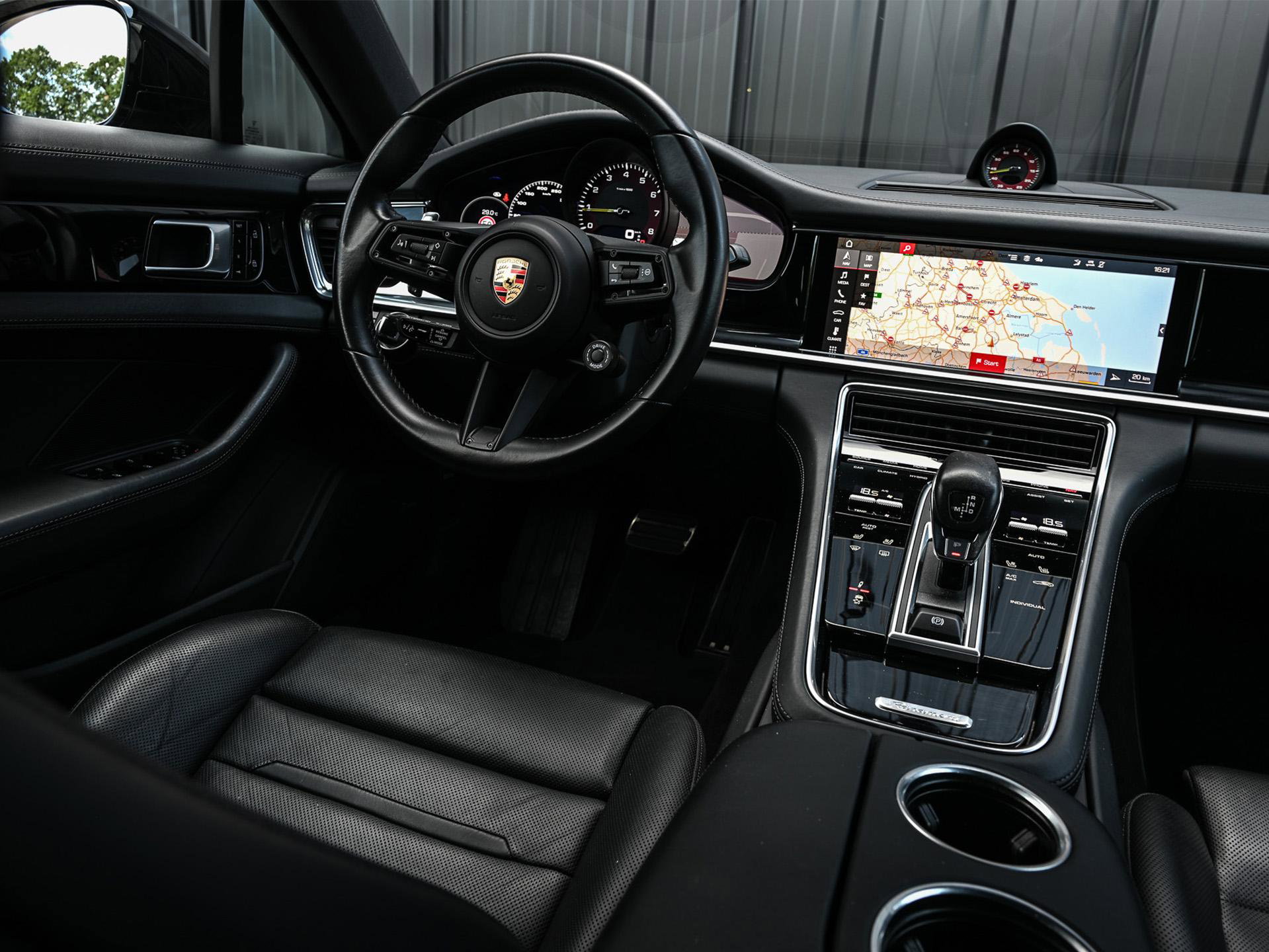 Porsche Panamera - 18