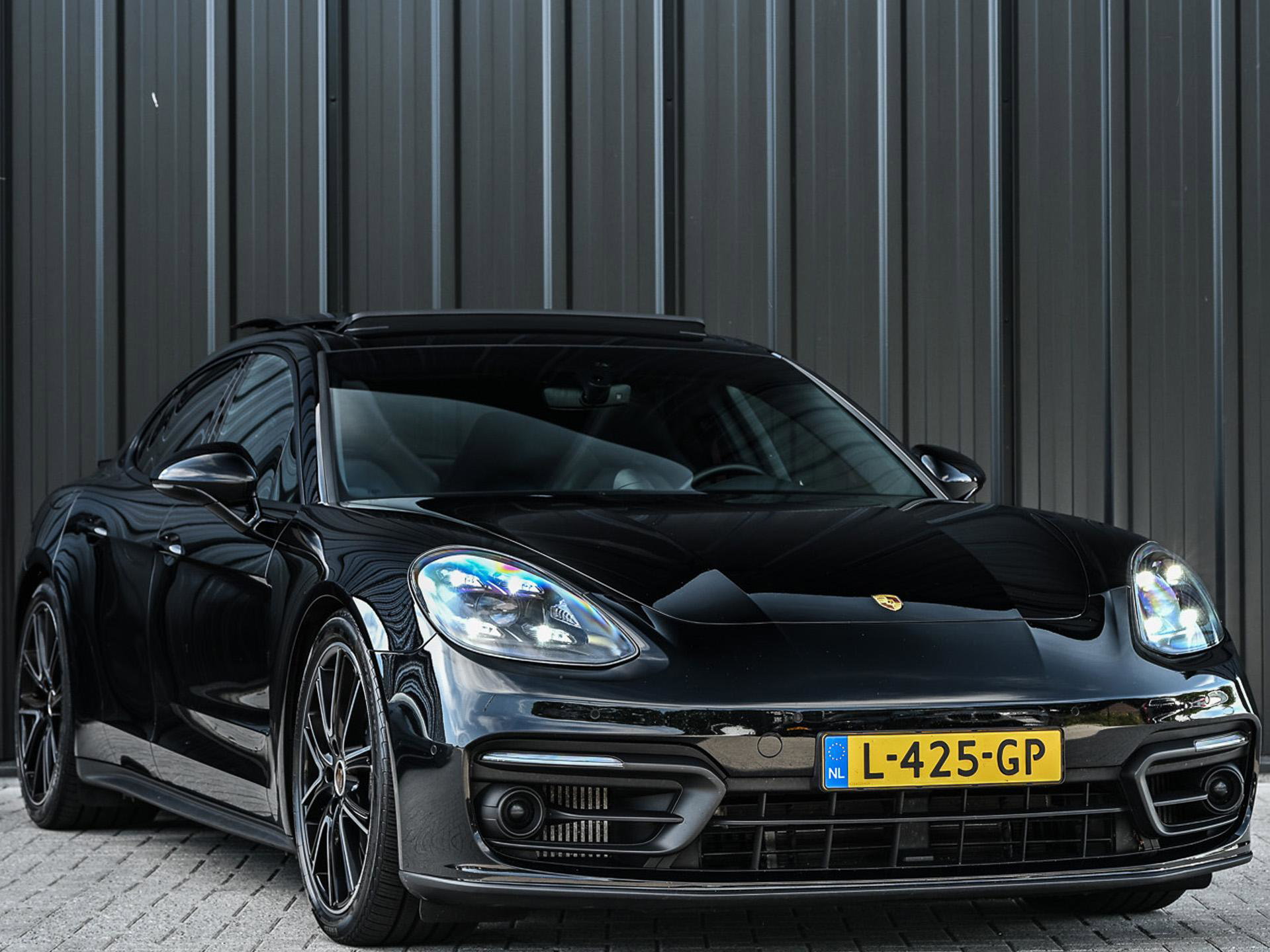 Porsche Panamera - 35