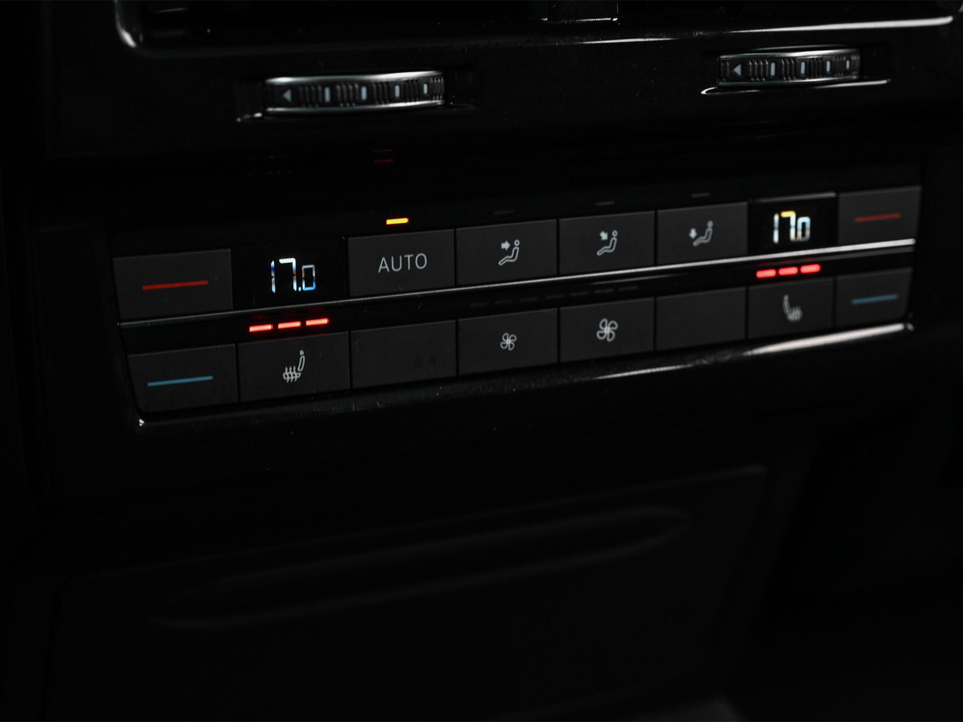 Volkswagen Touareg - 41