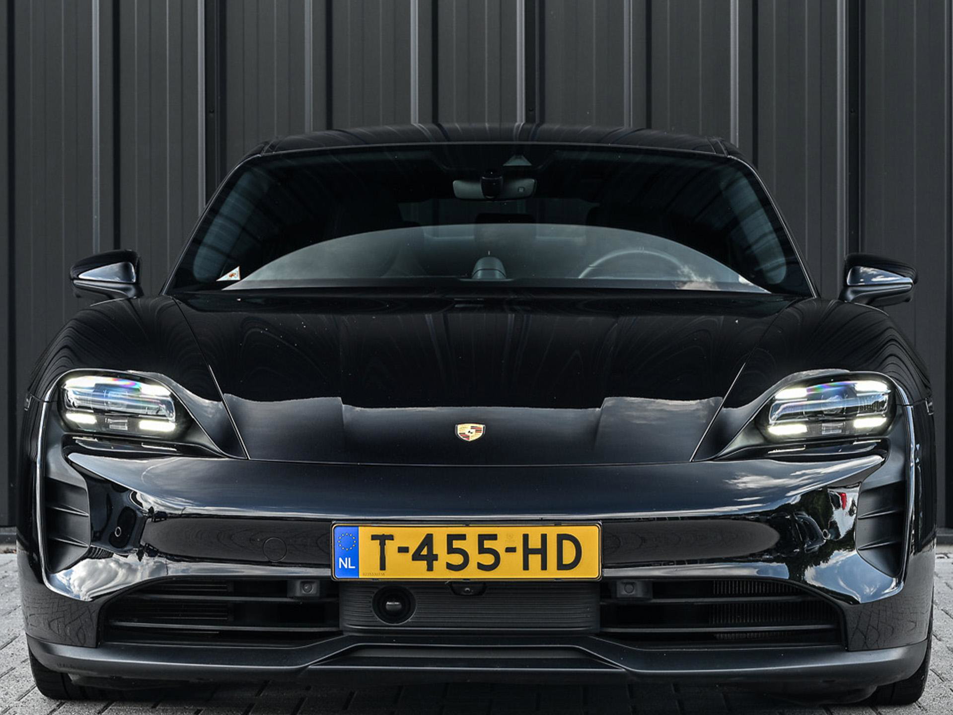 Porsche Taycan - 14