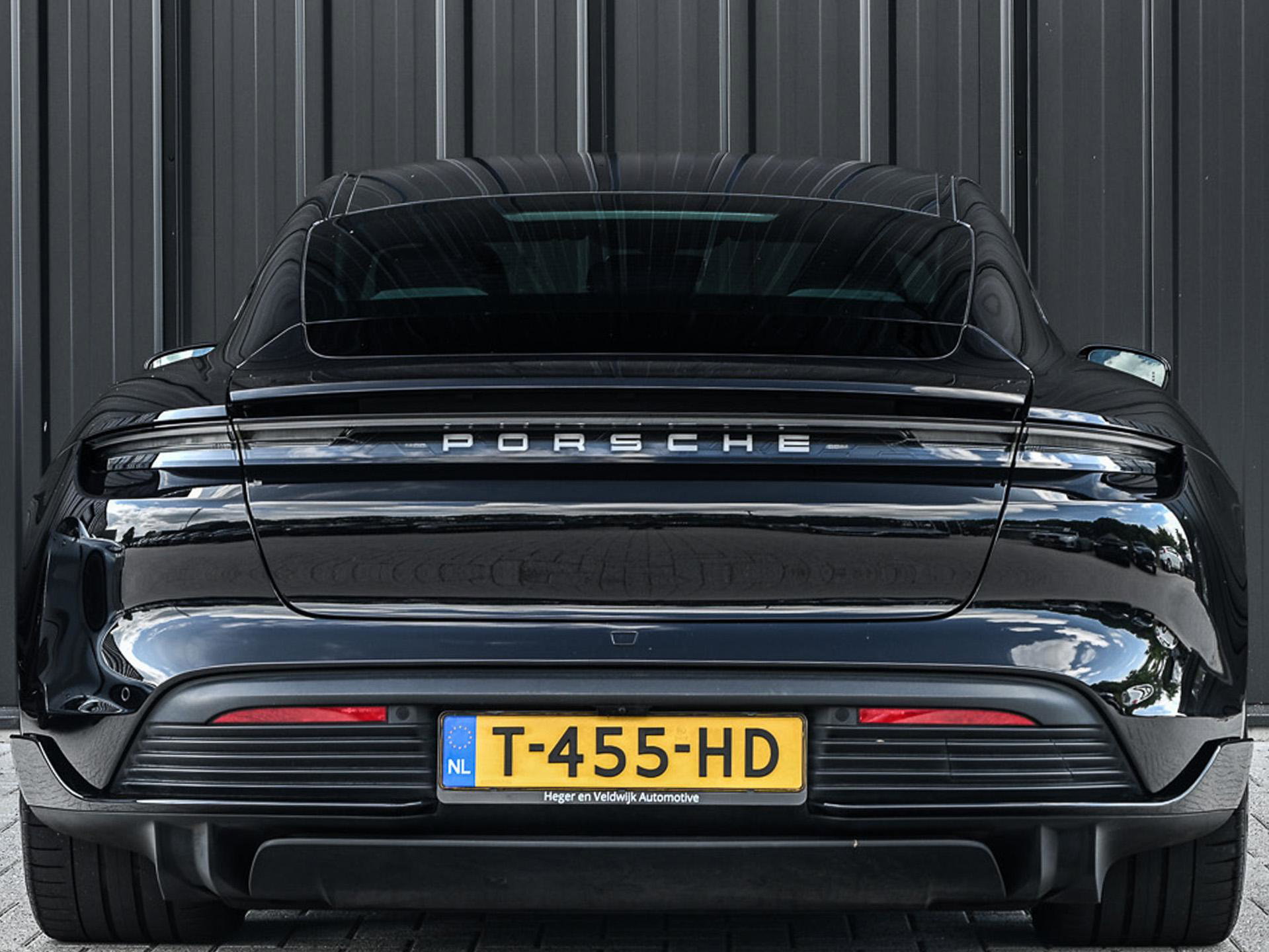 Porsche Taycan - 15