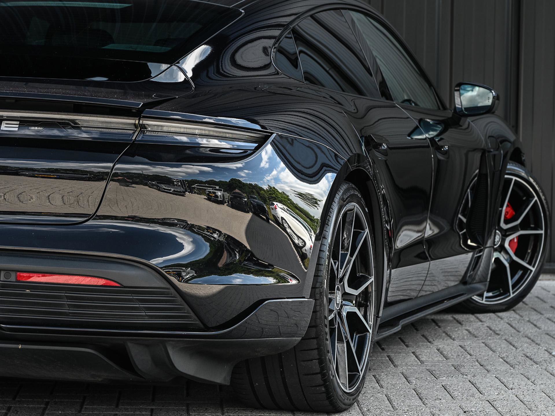 Porsche Taycan - 28