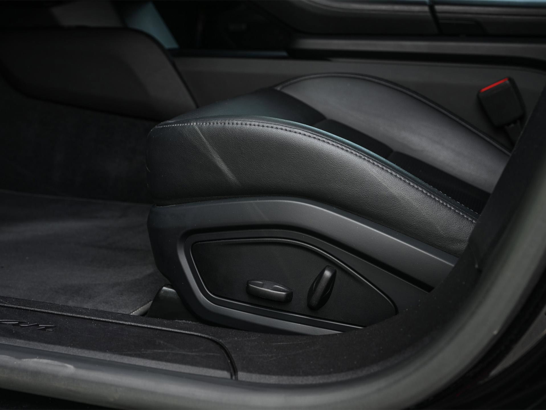 Porsche Taycan - 4