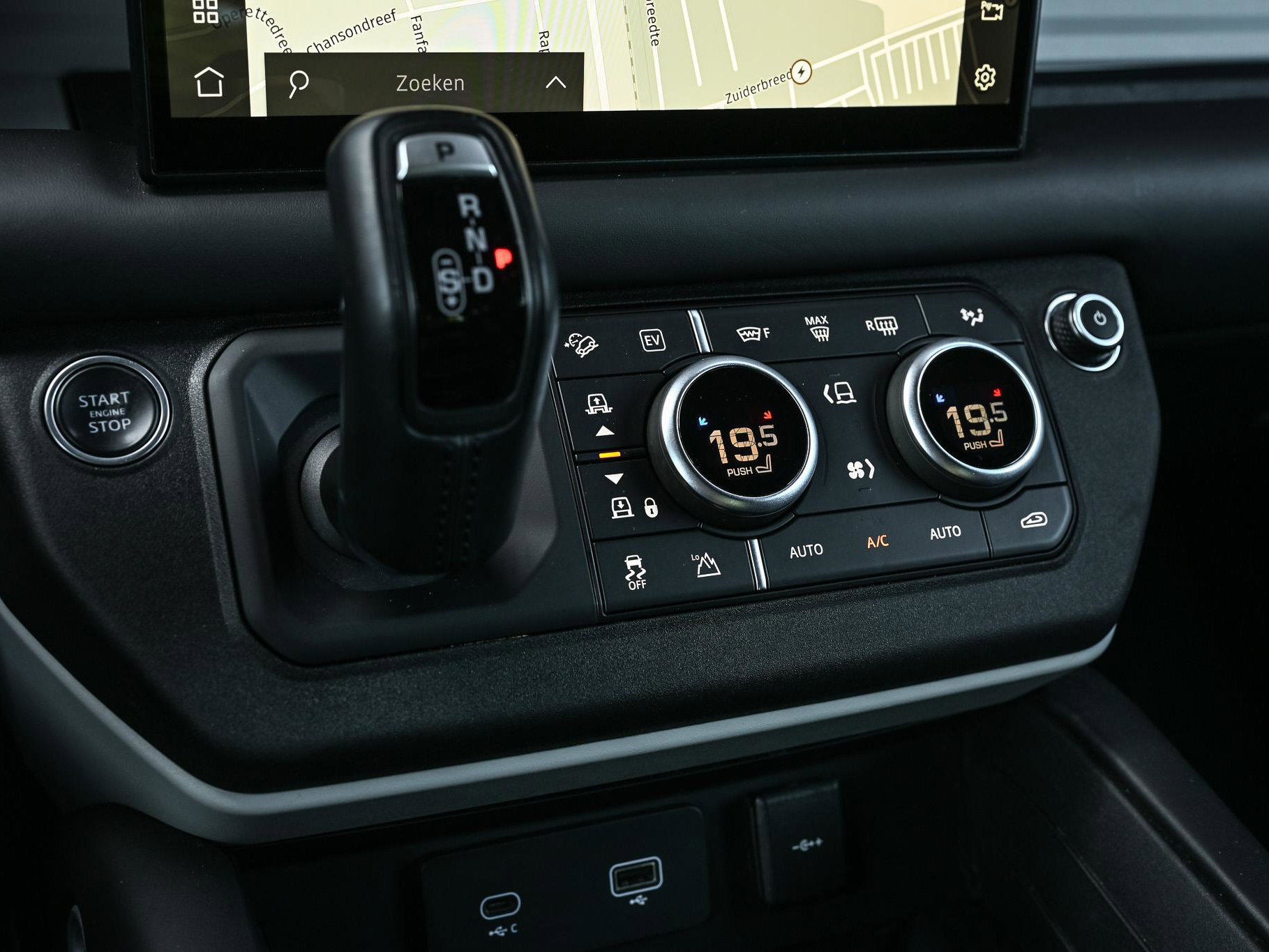 Land Rover Defender - 25