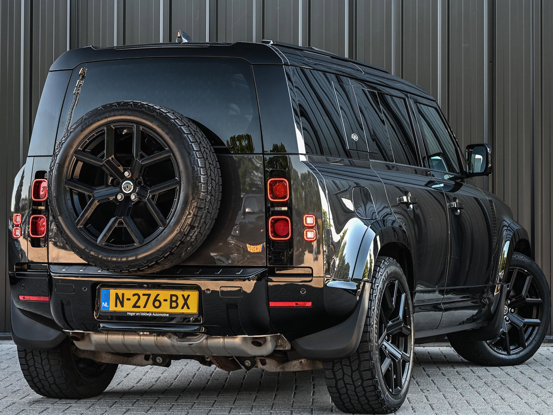 Land Rover Defender - 8
