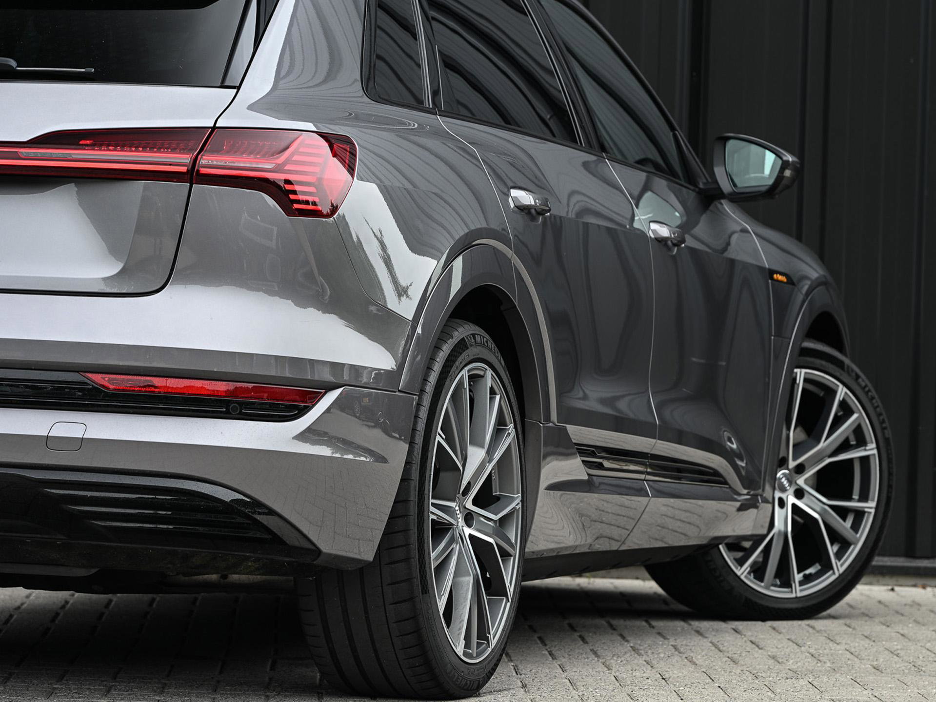Audi e-tron - 23