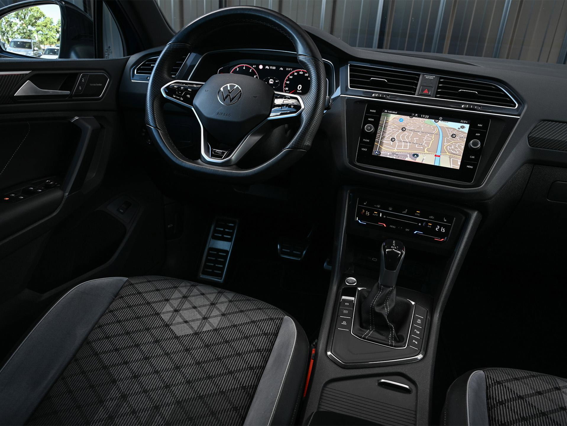 Volkswagen Tiguan - 10