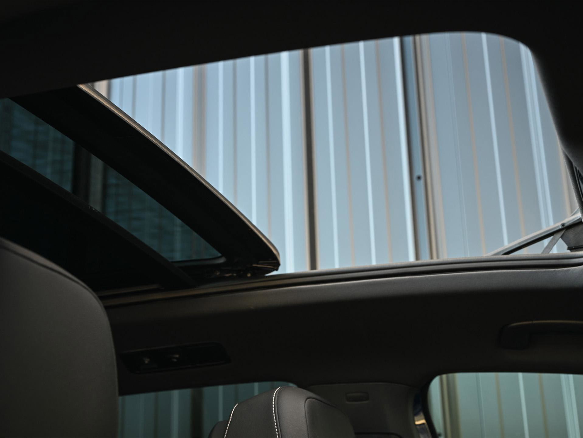 Volkswagen Tiguan - 1