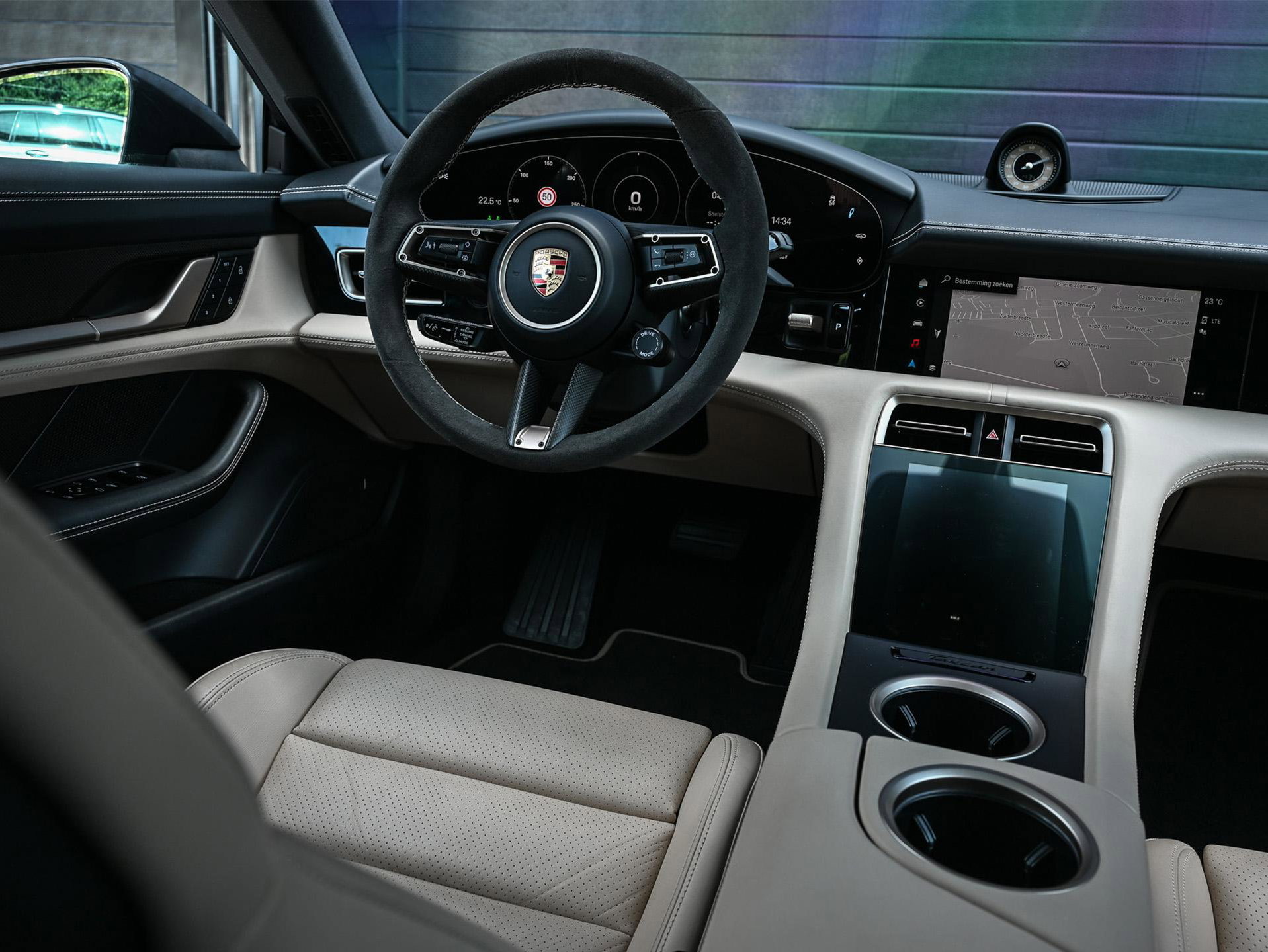 Porsche Taycan Sport Turismo - 16